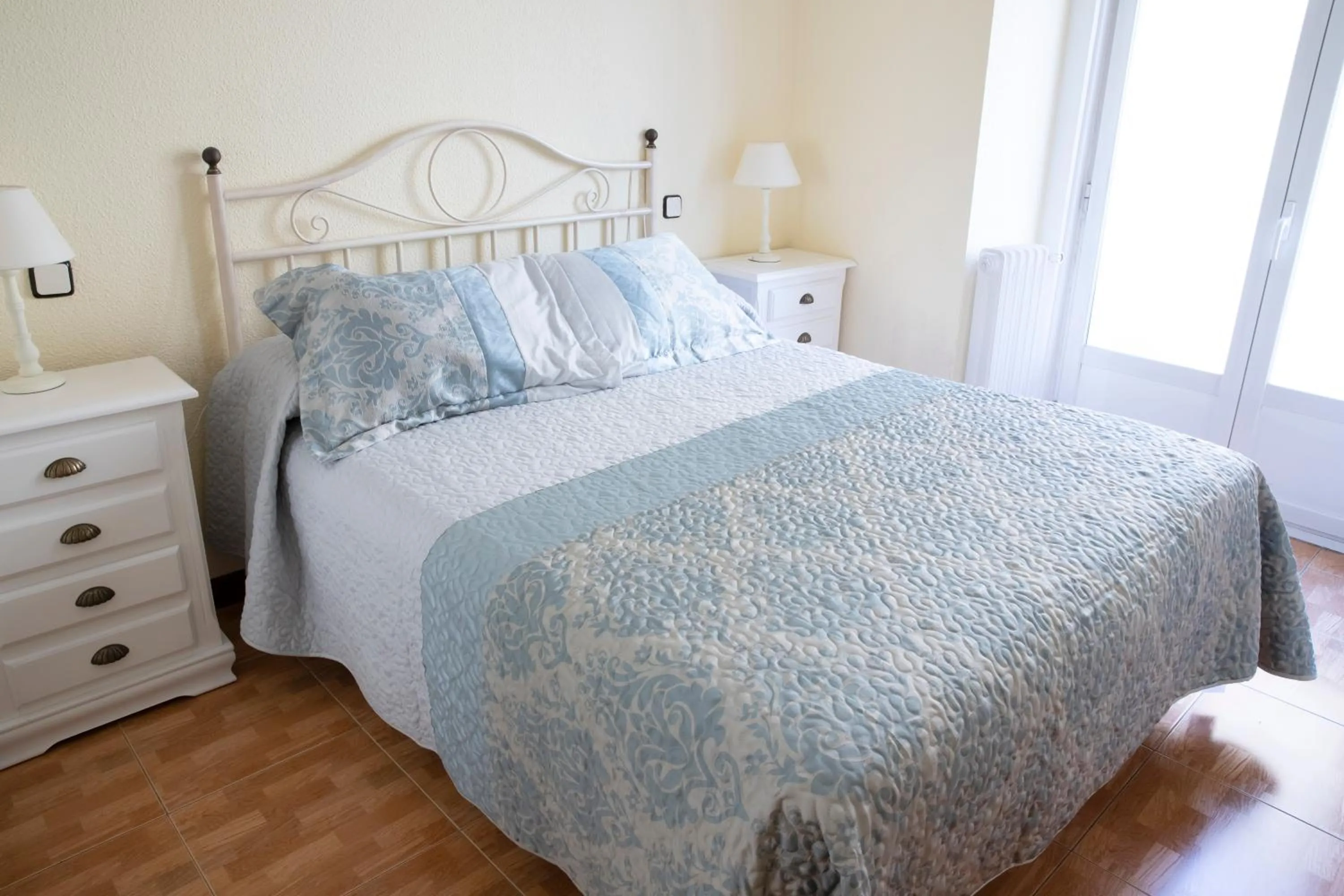 Bedroom, Bed in Hostal Tokio