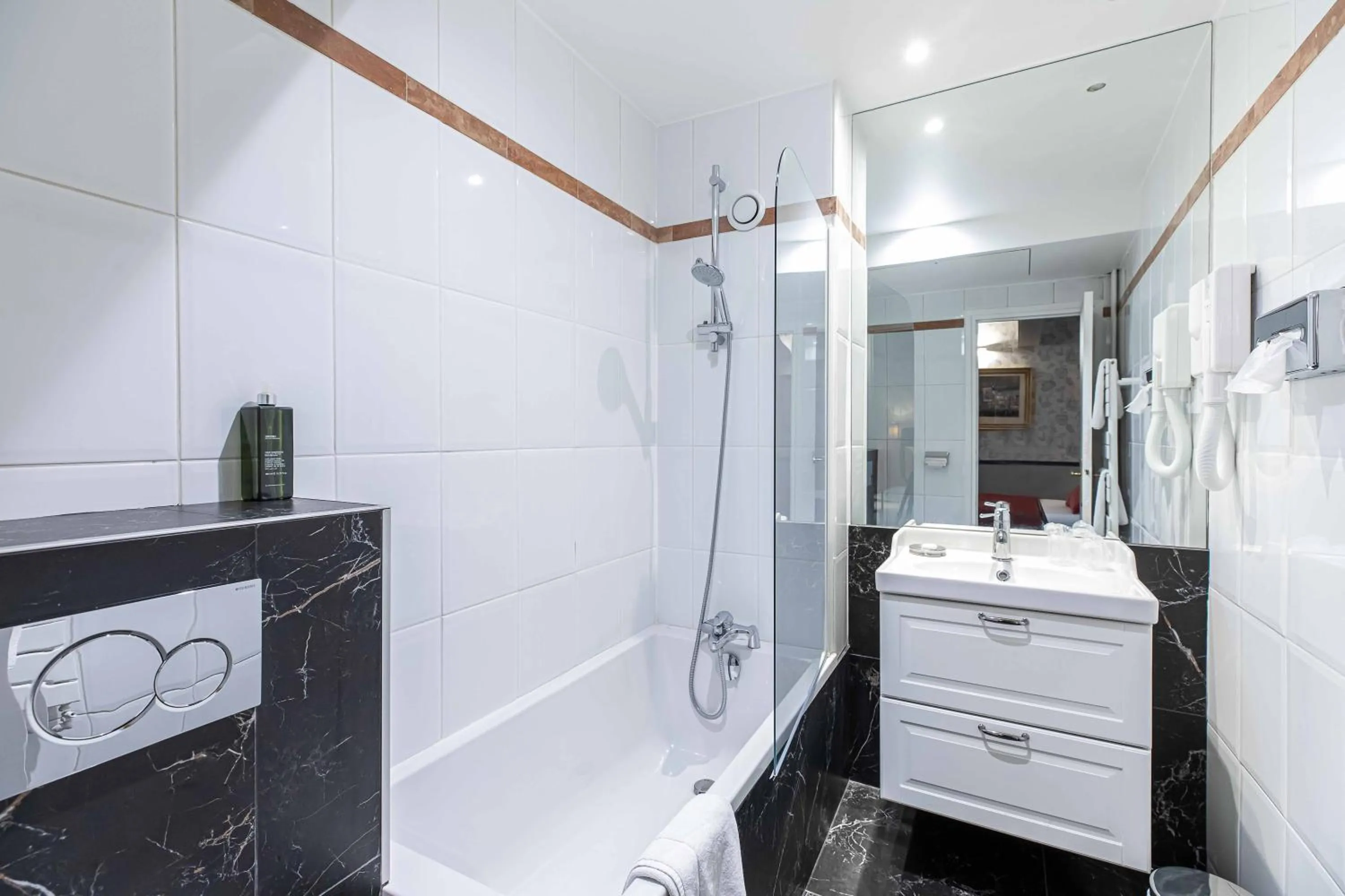 Bedroom in Dauphine Saint Germain