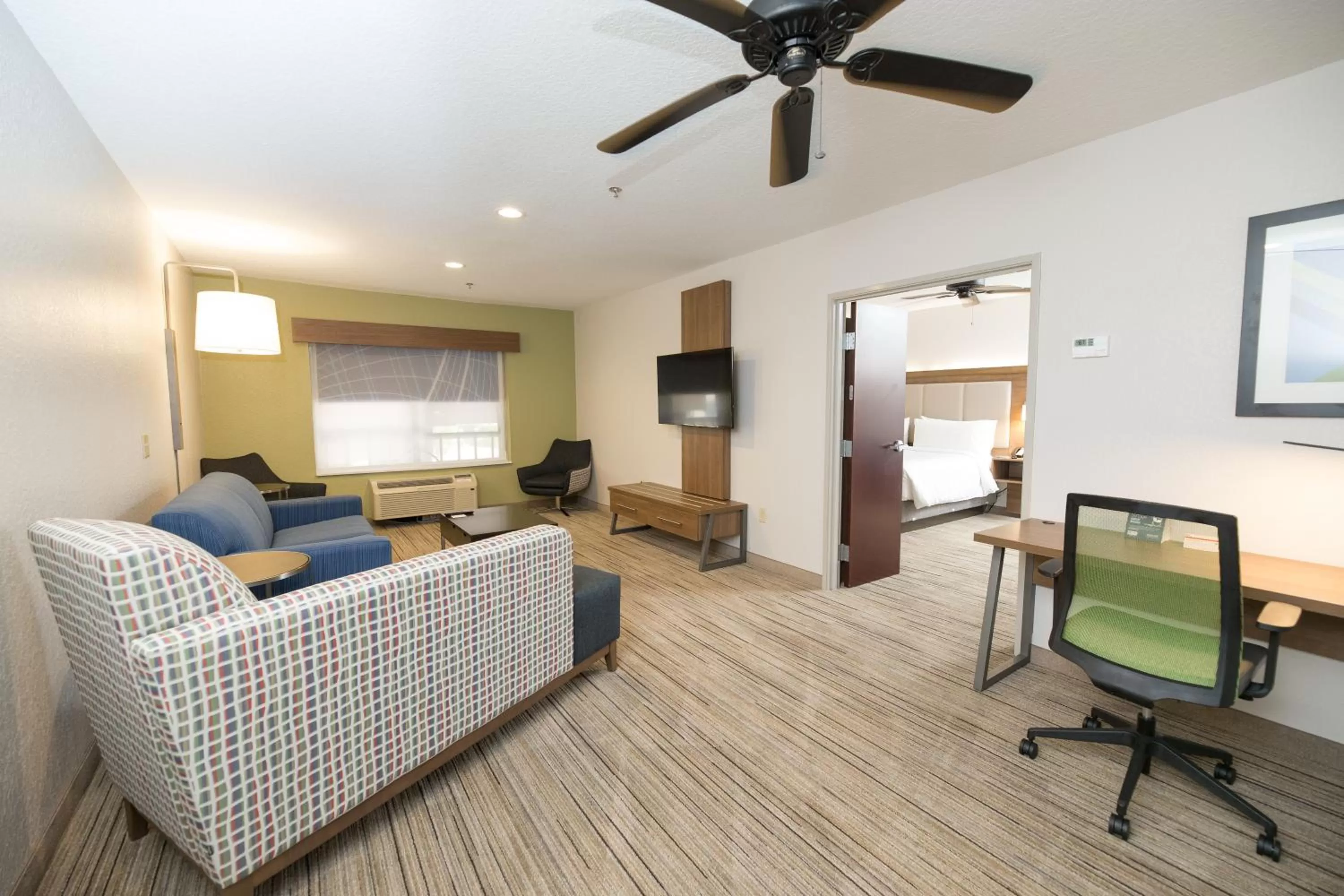 One-Bedroom King Suite in Holiday Inn Express Hotel & Suites Clinton by IHG