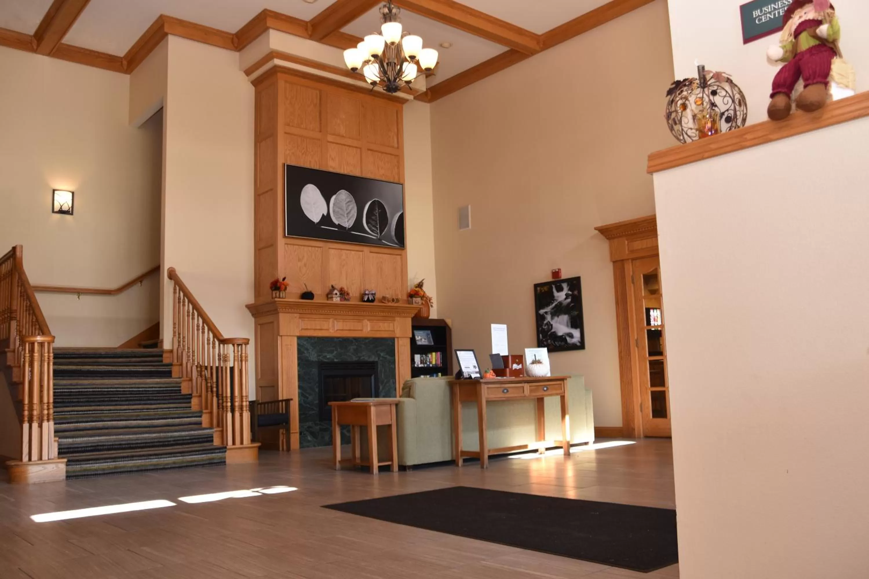 Lobby/Reception in Port Wisconsin Inn and Suites