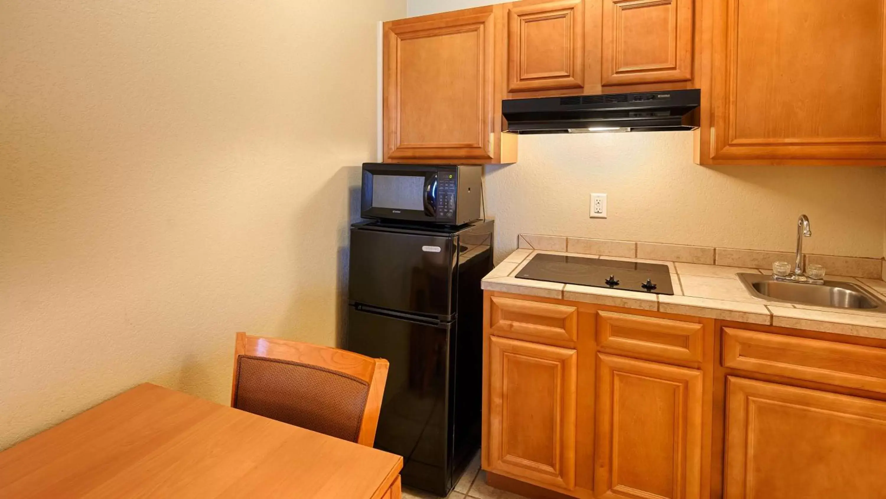 King Room with Kitchenette - Disability Access/Non-Smoking in Best Western Plus Guymon Hotel & Suites King Room with Kitchenette - Disability Access/Non-Smoking in Best Western Plus Guymon Hotel & Suites