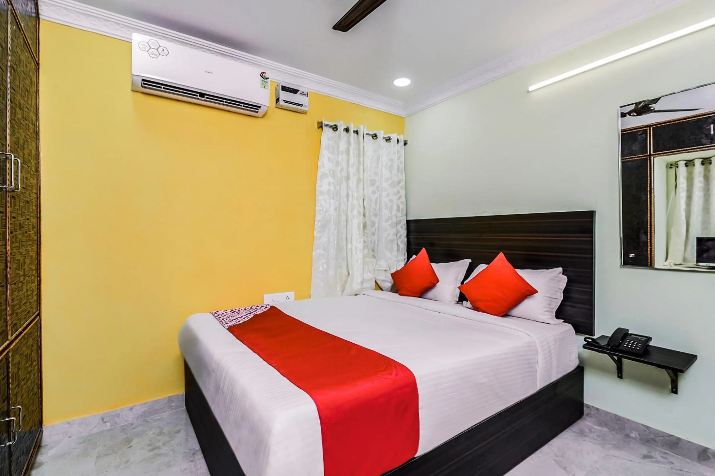 Bedroom, Bed in OYO 17140 Pramukh Heights