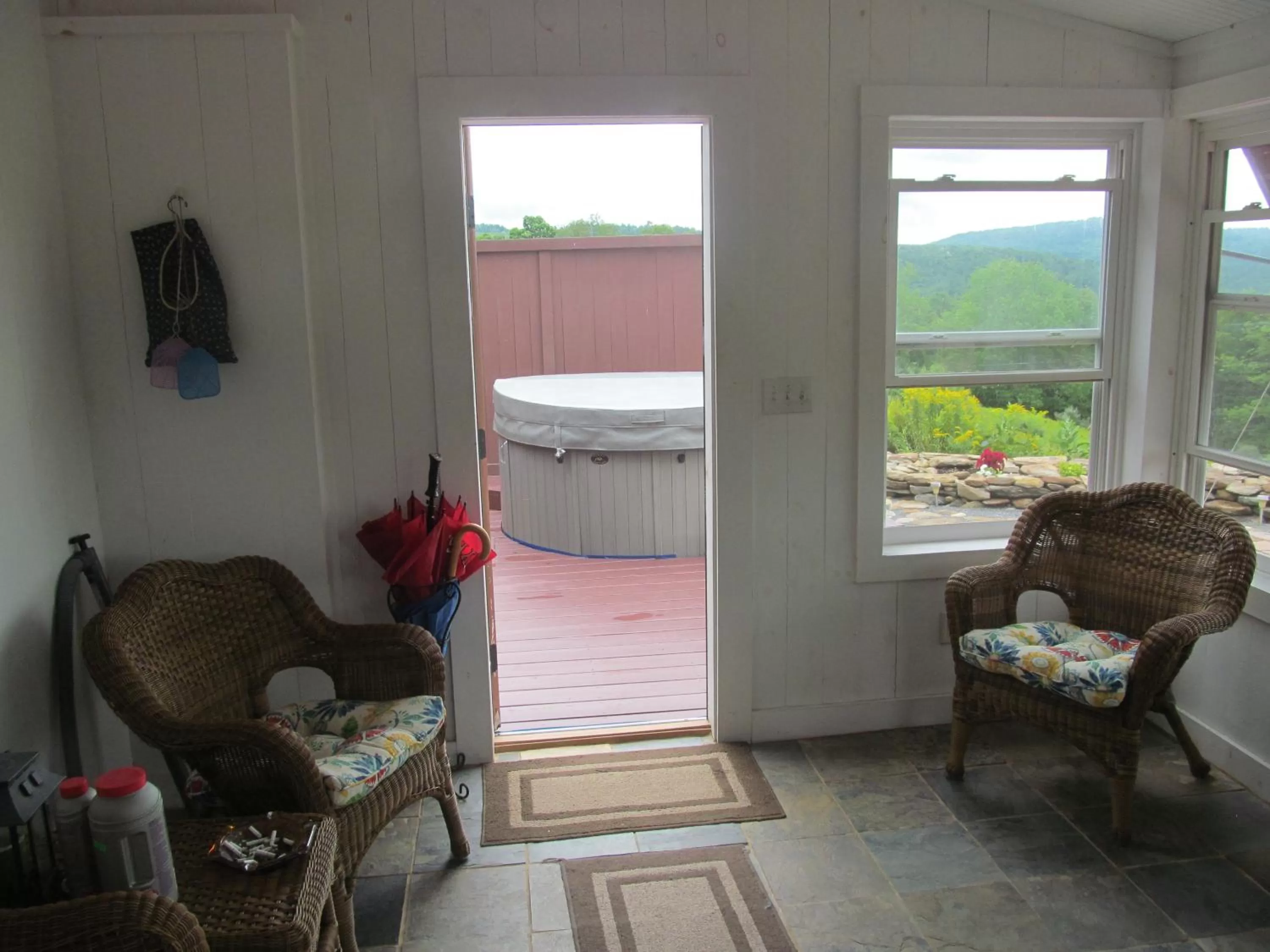 Hot Tub in 13 Hills Bed & Breakfast