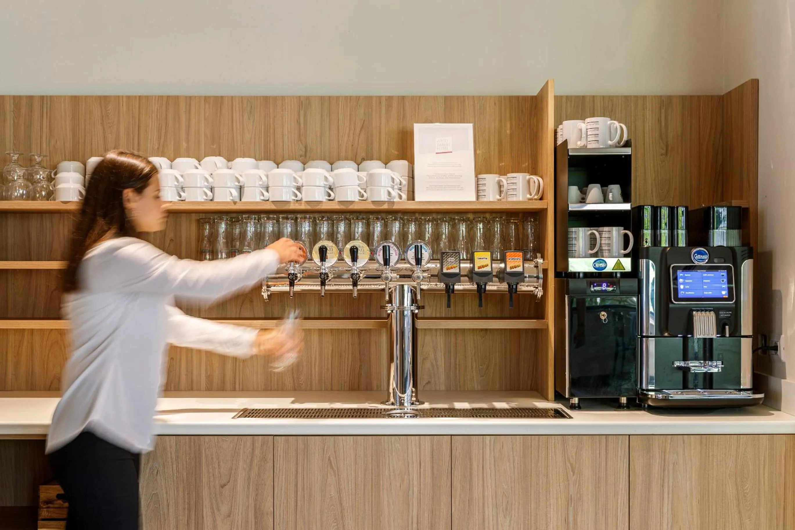 Restaurant/places to eat in Arco Smart Hotel