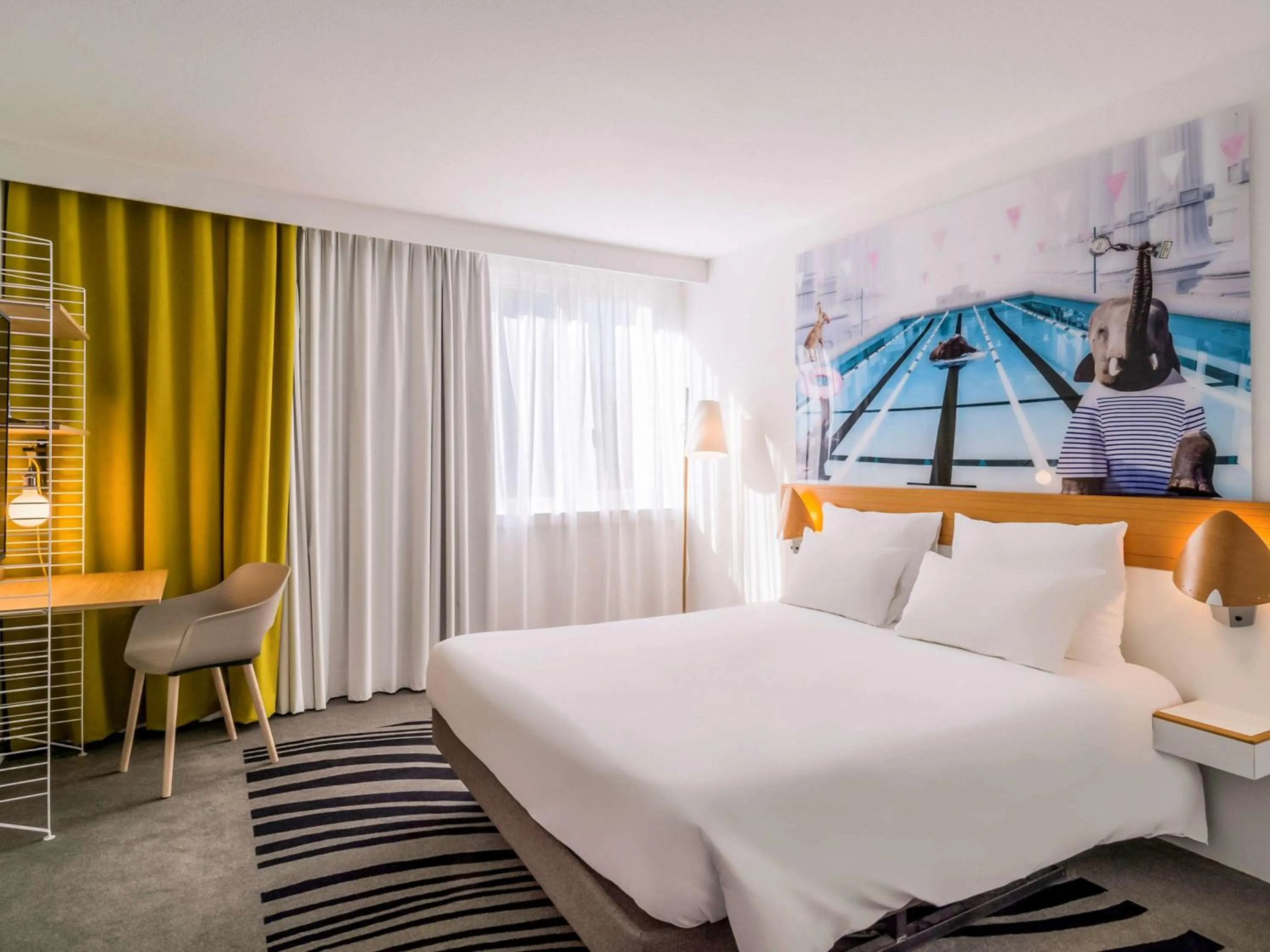 Photo of the whole room, Bed in Novotel Paris Créteil Le Lac
