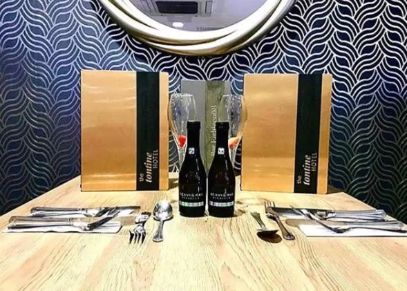 Restaurant/places to eat in The Tontine Hotel