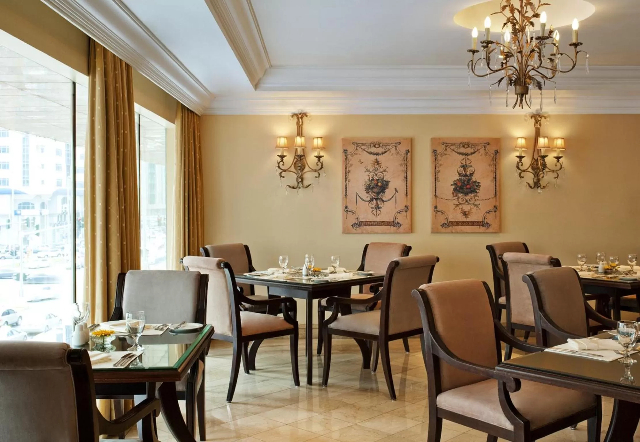 Restaurant/places to eat in Sheraton Khalidiya Hotel