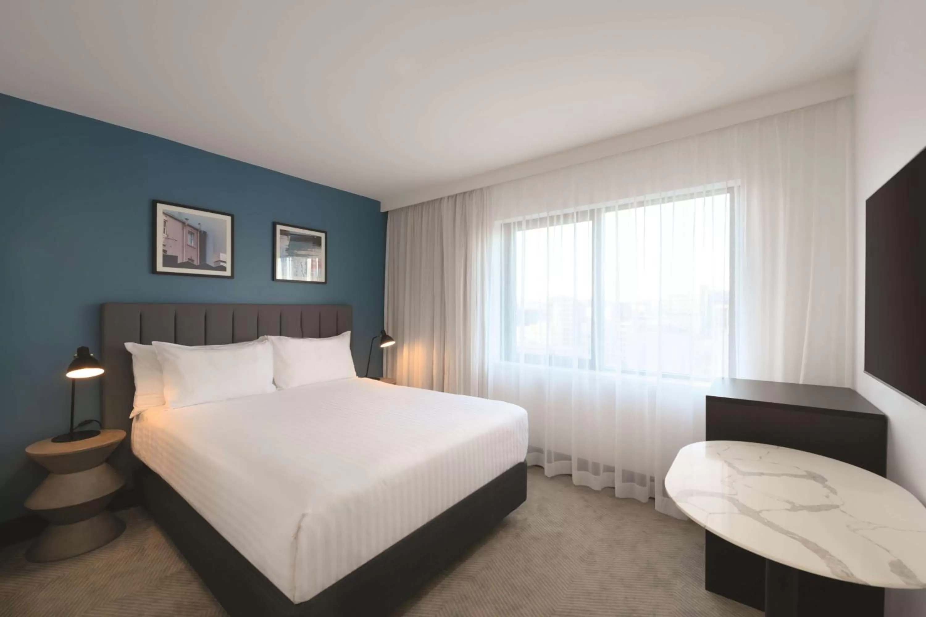 Bedroom, Bed in Travelodge Hotel Hobart