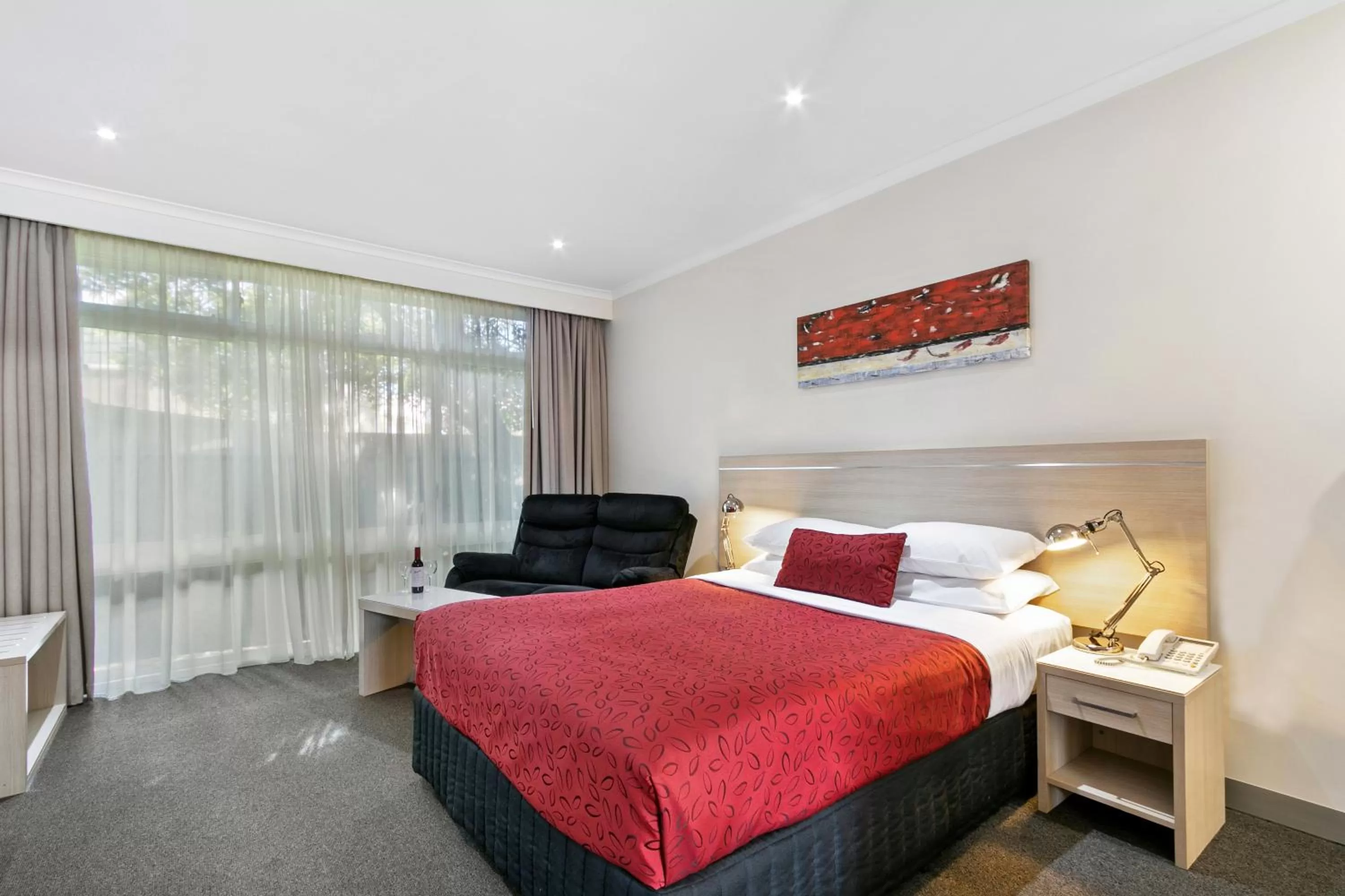 Photo of the whole room, Bed in The Aspen & Apartments