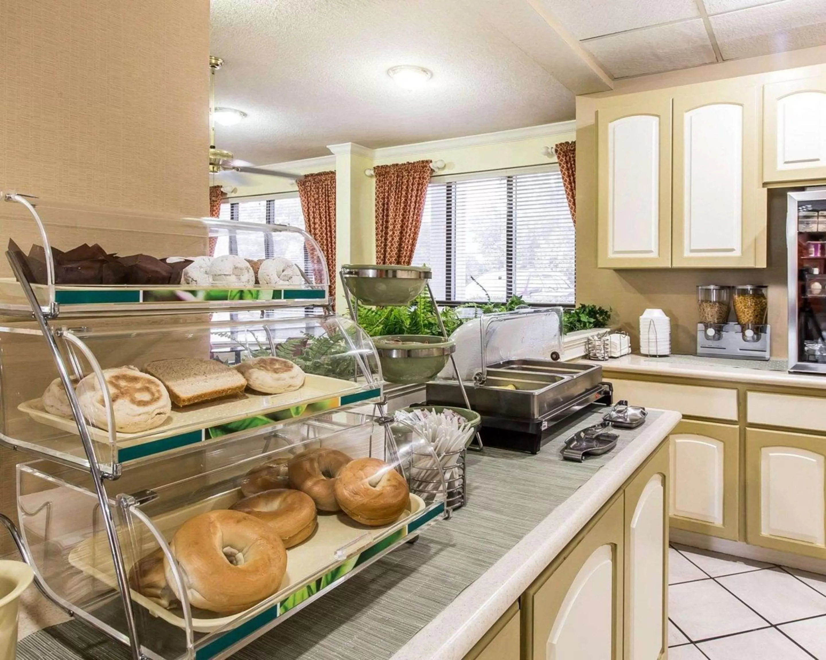 Restaurant/places to eat in Quality Inn At the Mall - Valdosta