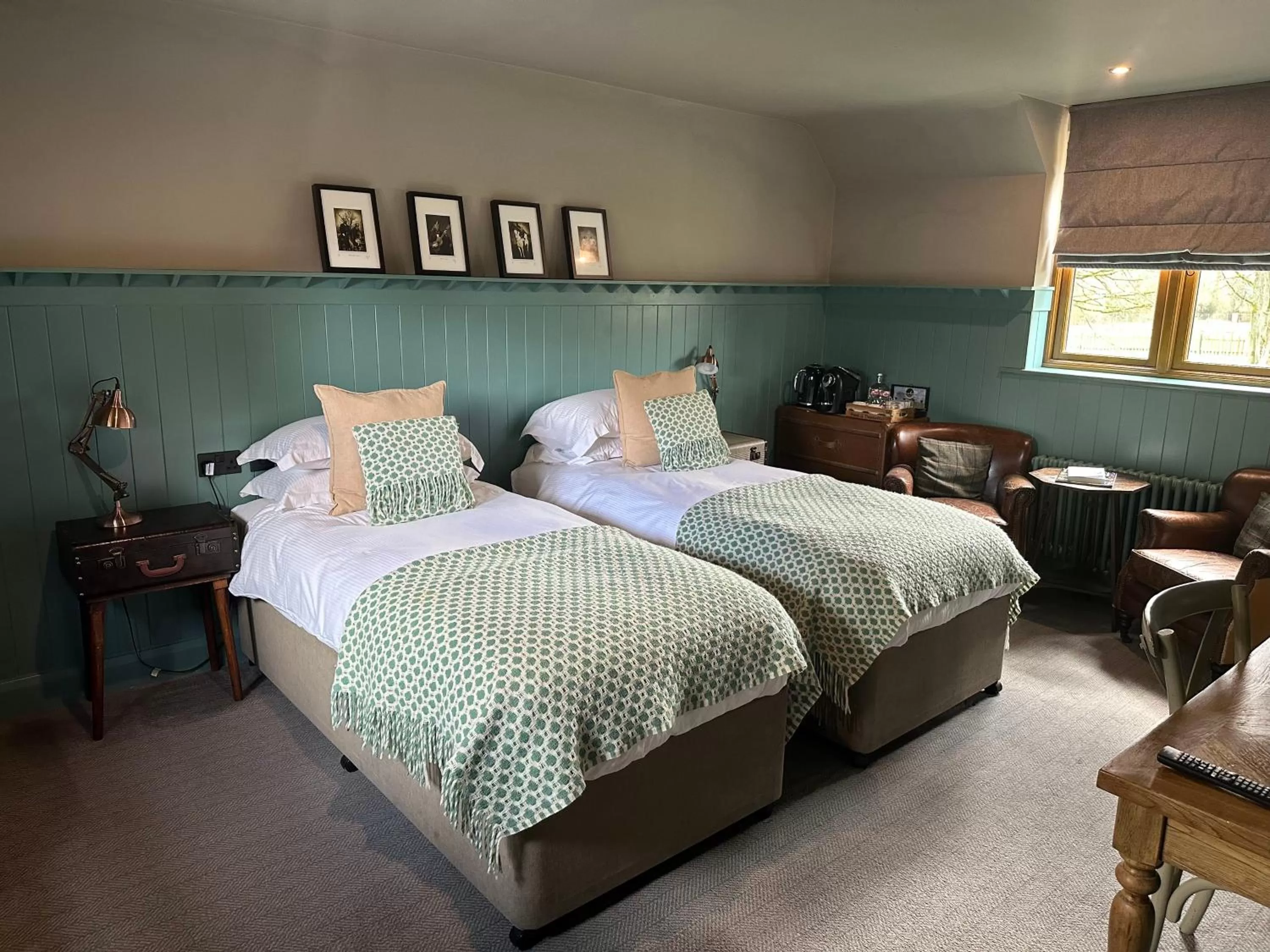 Photo of the whole room, Bed in The Jack Russell