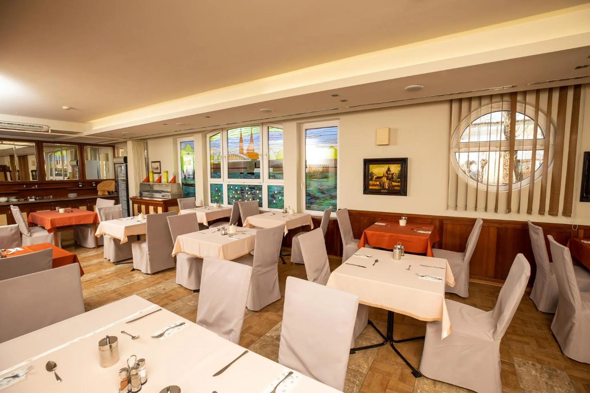 Restaurant/places to eat in Dóm Hotel