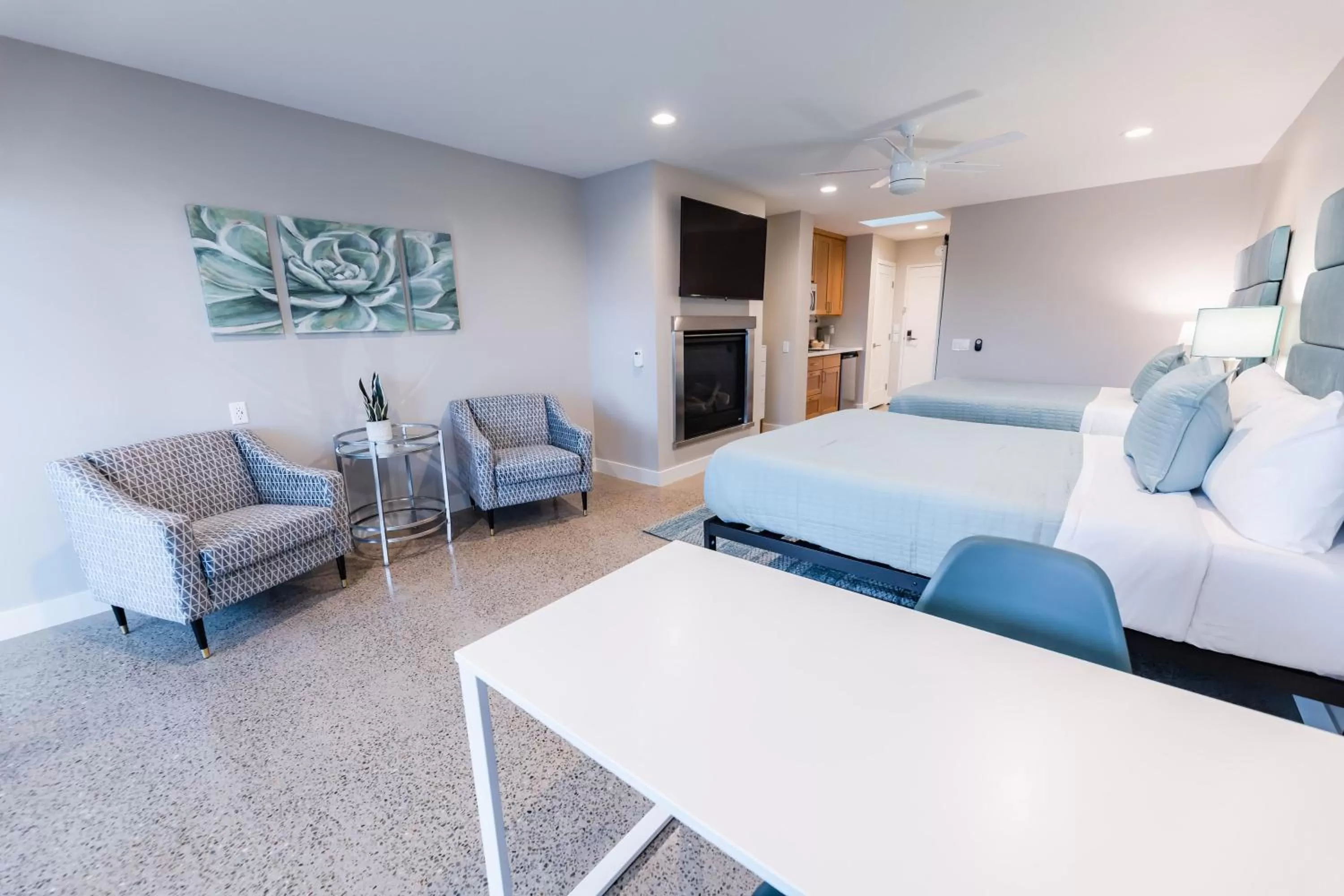 Bed in Baywood Inn Bed & Breakfast