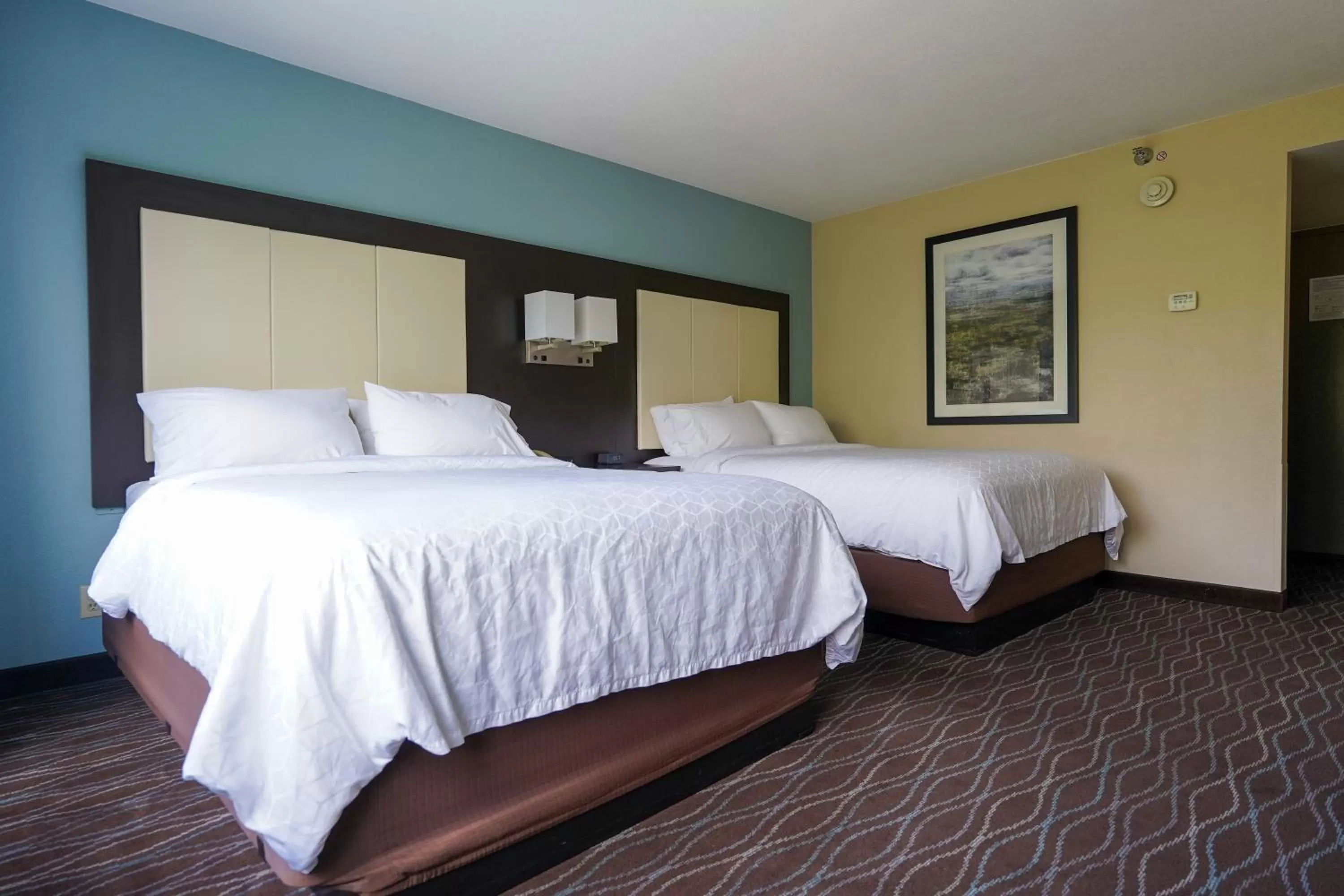 Bed in Holiday Inn Express Boise Downtown by IHG