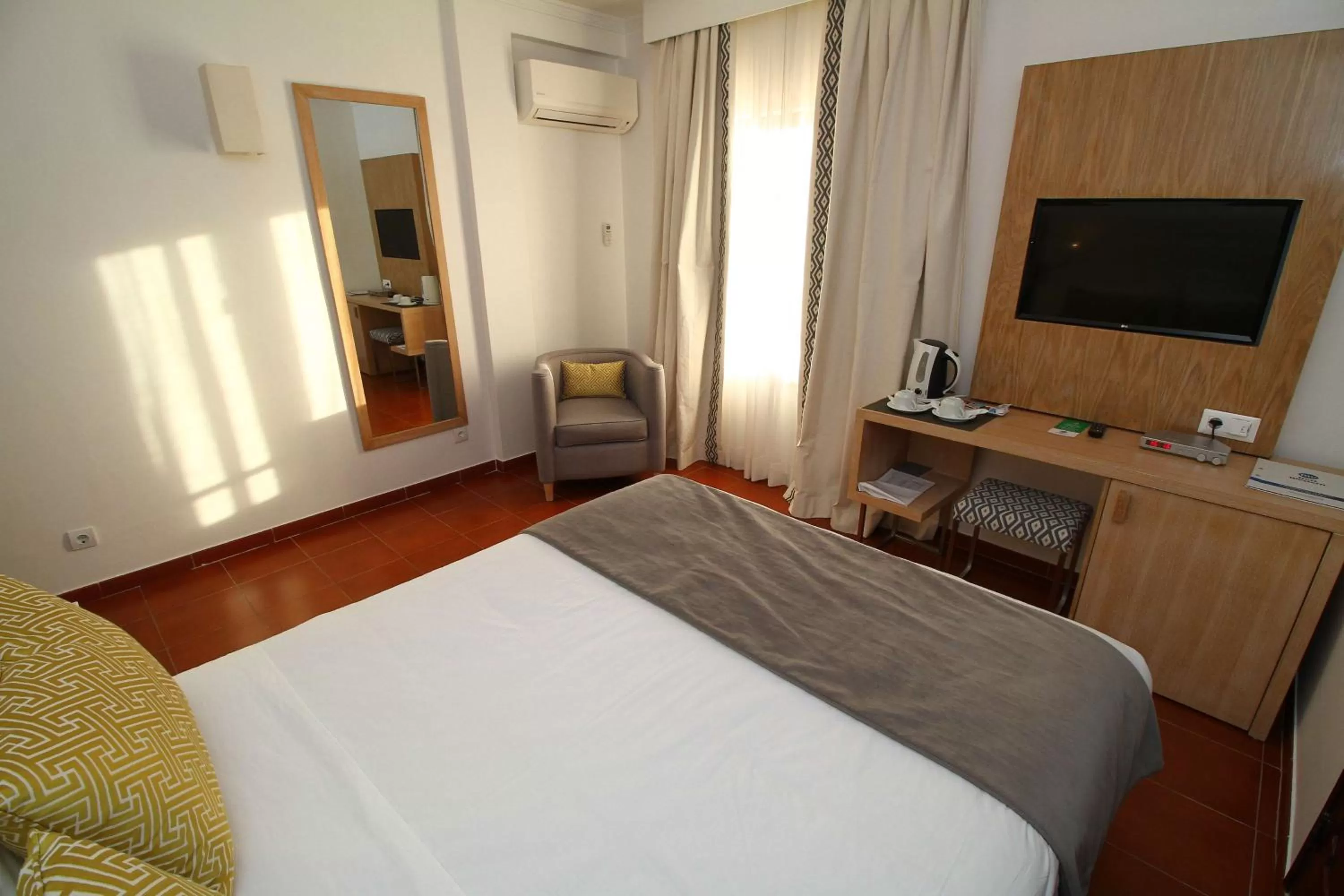 Photo of the whole room, Bed in Best Western Hotel Dom Bernardo