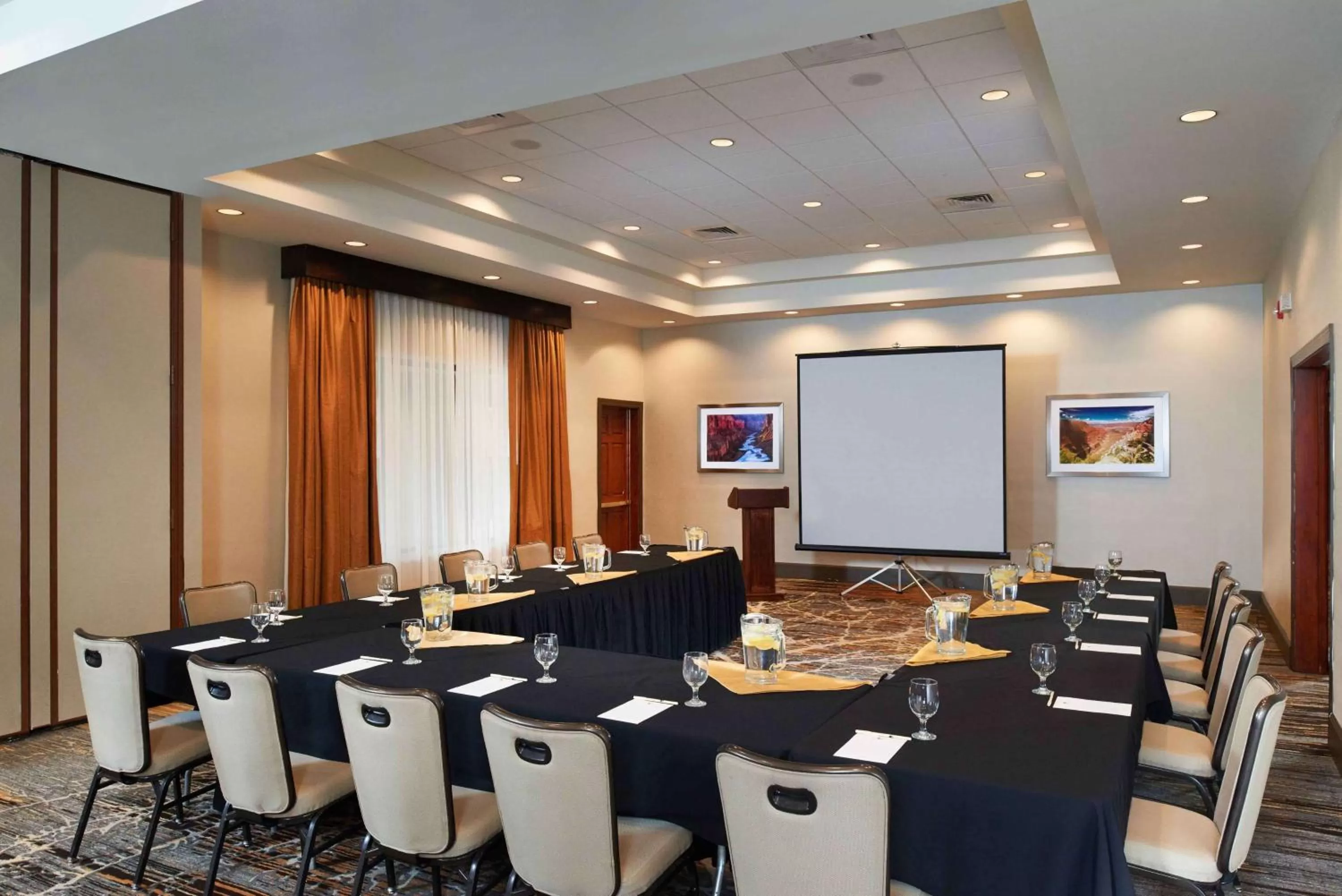 Meeting/conference room in DoubleTree by Hilton Hotel Flagstaff