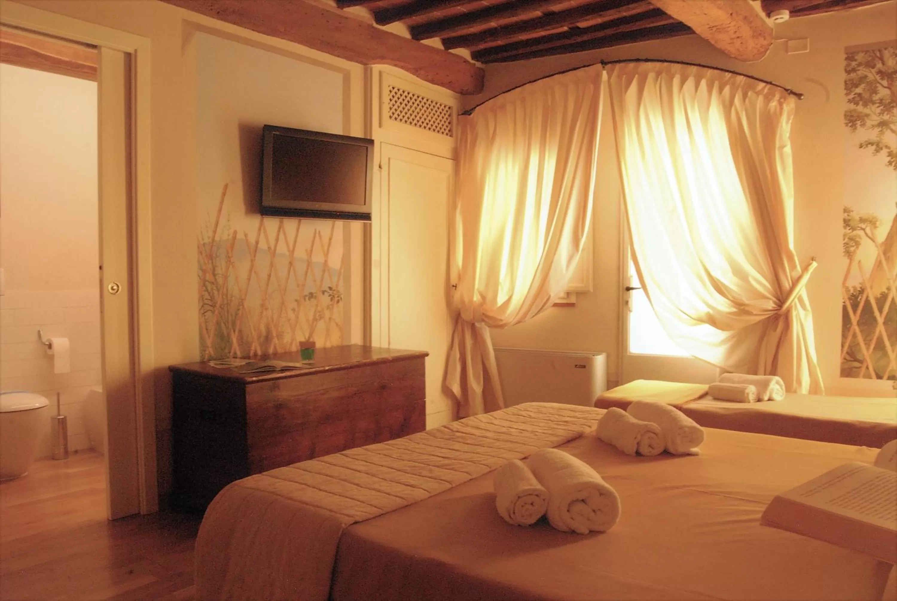 Bedroom, Bed in Albergo San Martino & Depandance