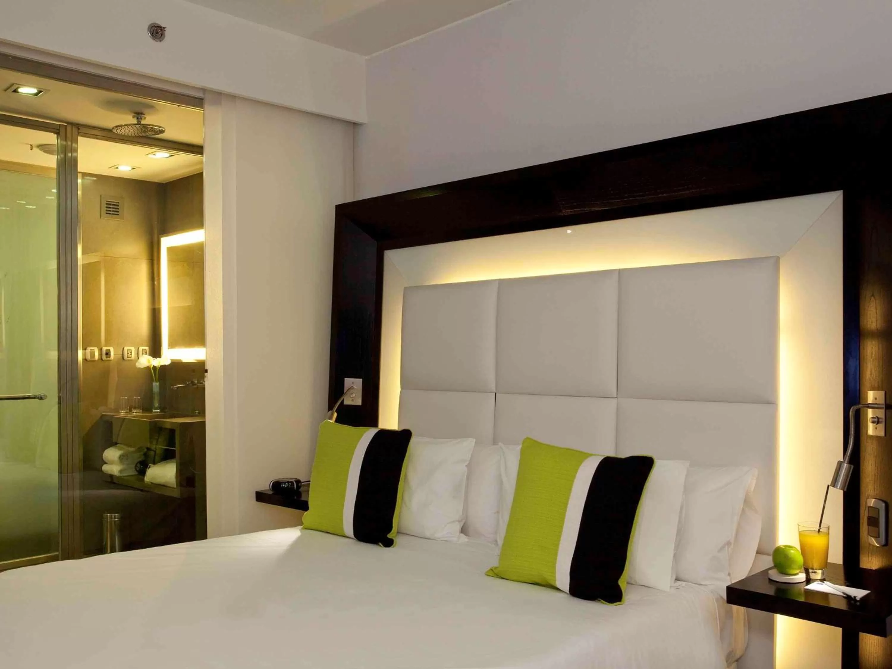 Superior Room with Queen Size Bed  in Novotel Buenos Aires