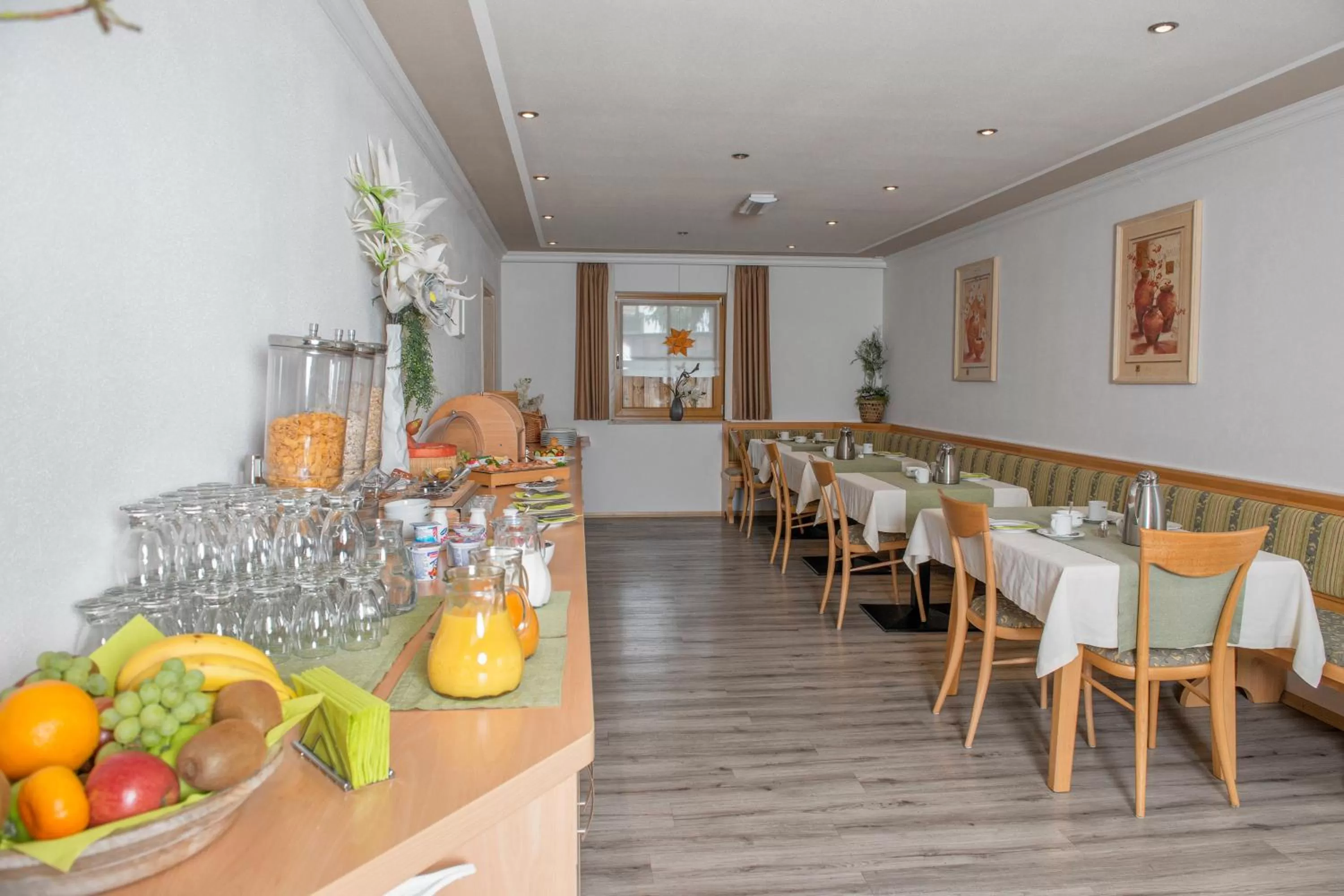 Restaurant/Places to Eat in Hotel garni Hopfengold