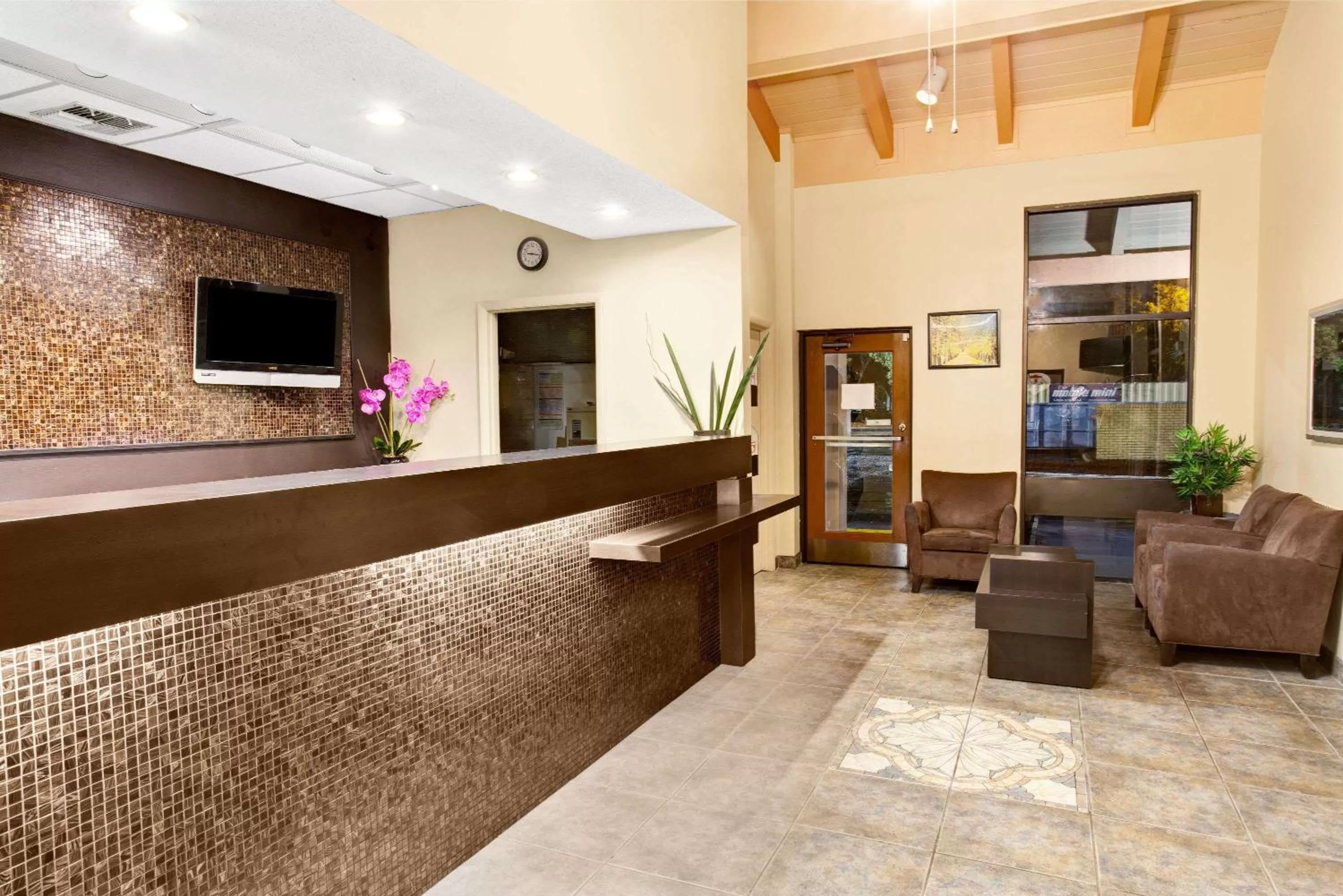 Lobby or reception in Super 8 by Wyndham Kissimmee/Maingate/Orlando Area