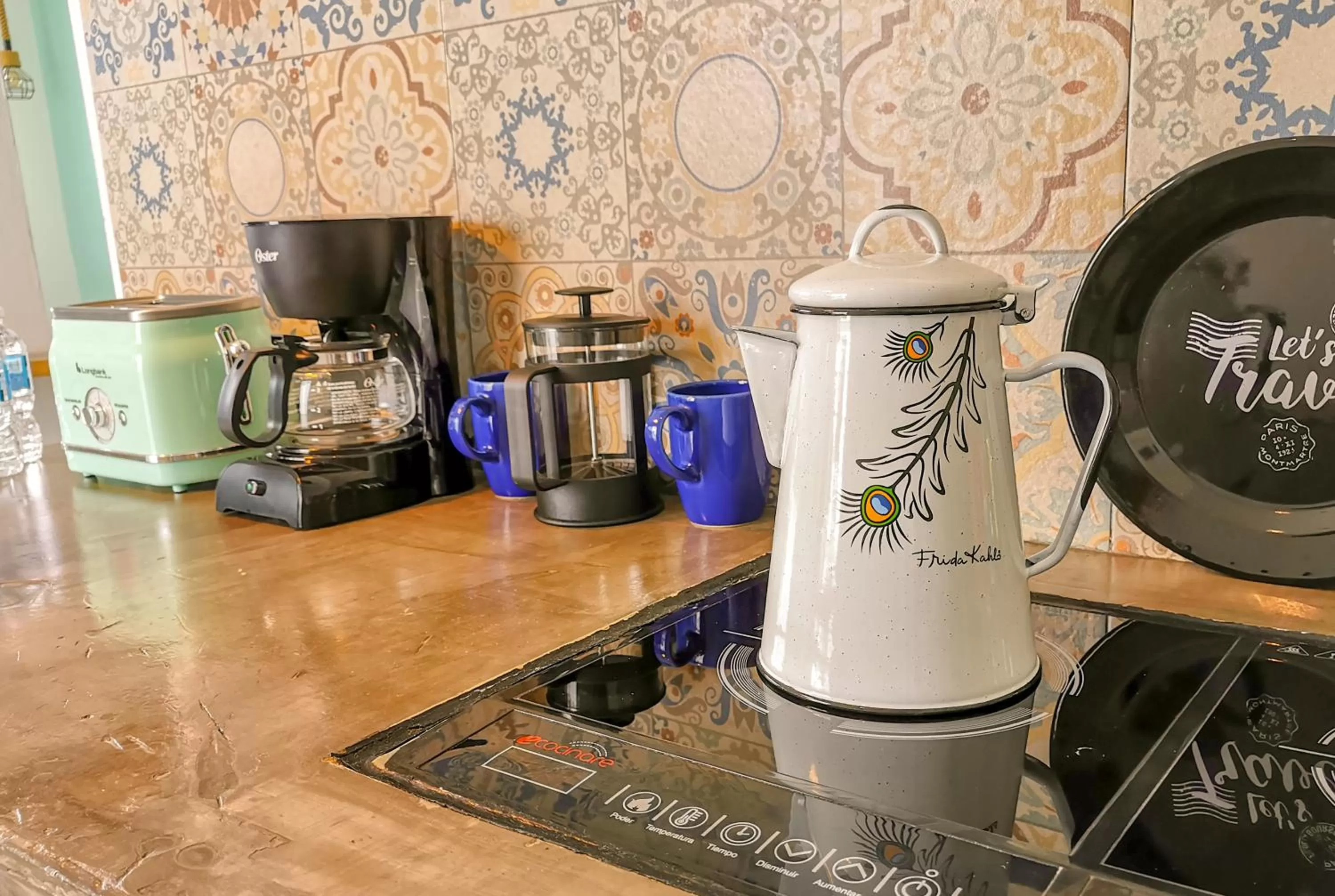 Coffee/tea facilities in Les Suites Calle 2 by Galian