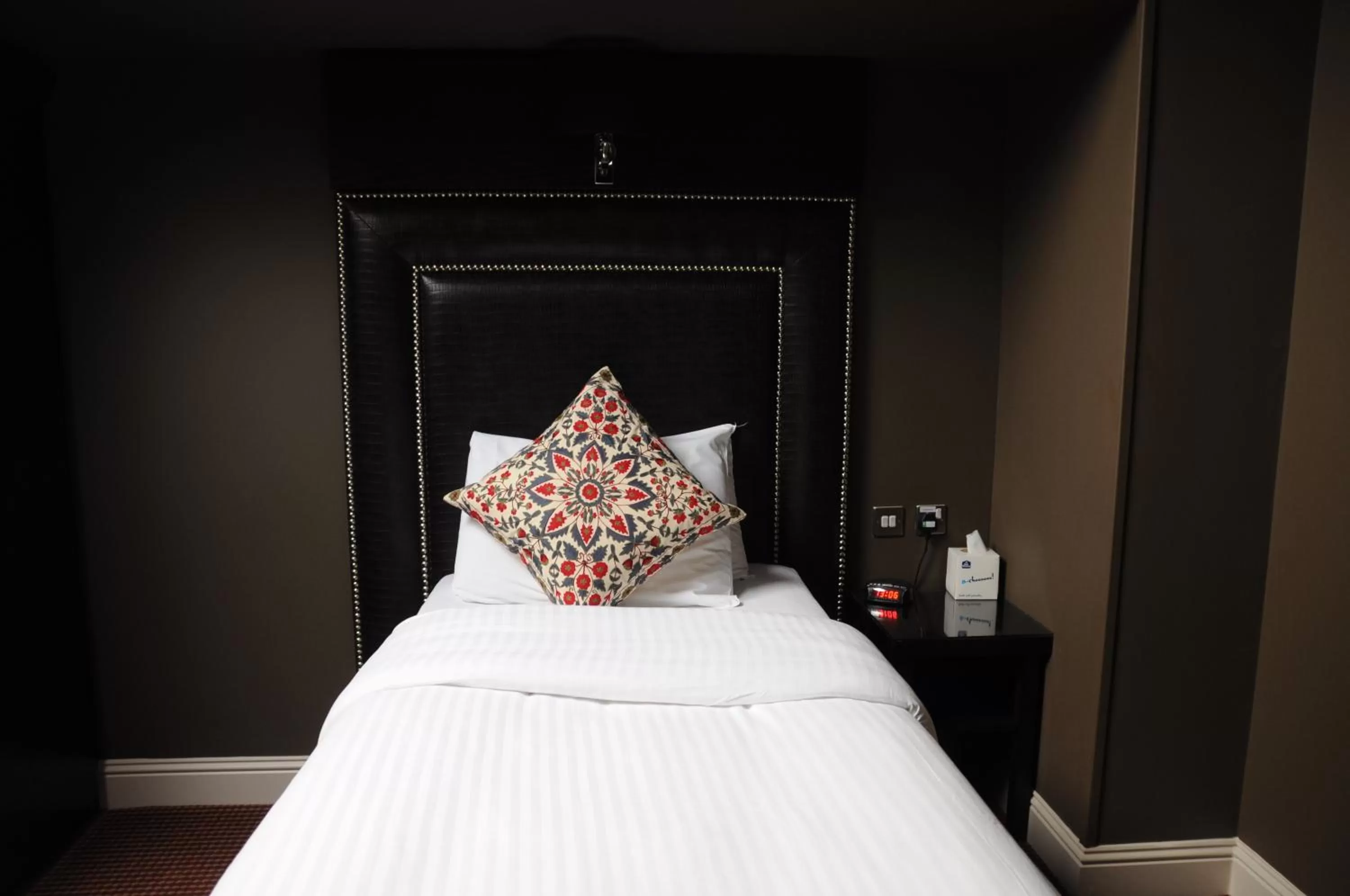 Bed in Eglinton Arms Hotel, BW Premier Collection