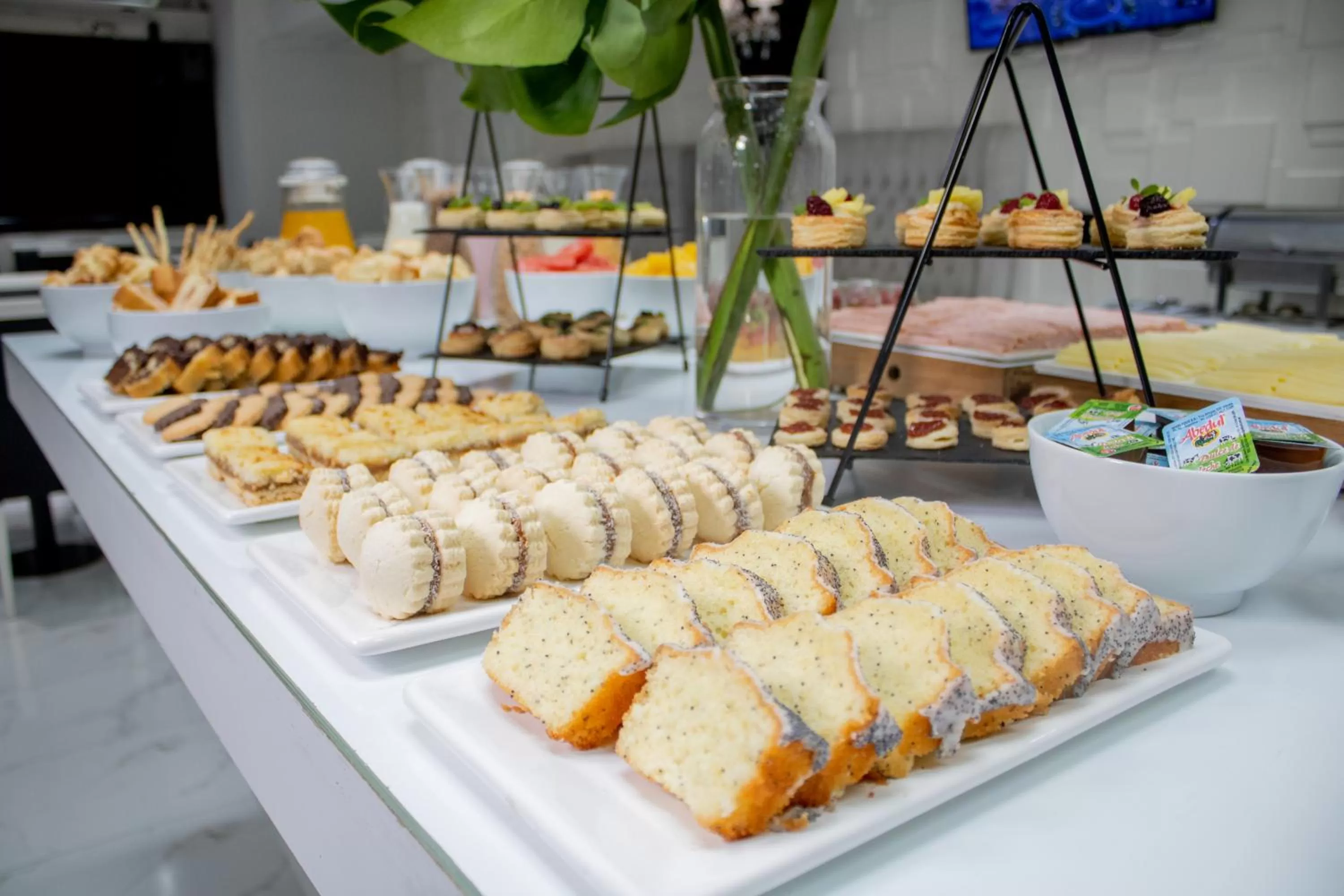 Buffet breakfast in Ker Recoleta Hotel