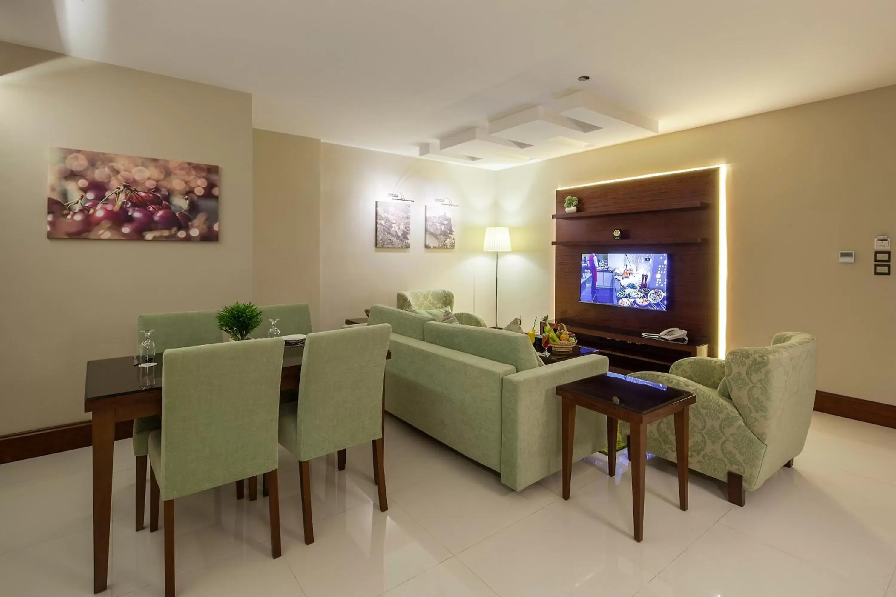 Deluxe King Suite in Western Lamar Hotel Deluxe King Suite in Western Lamar Hotel