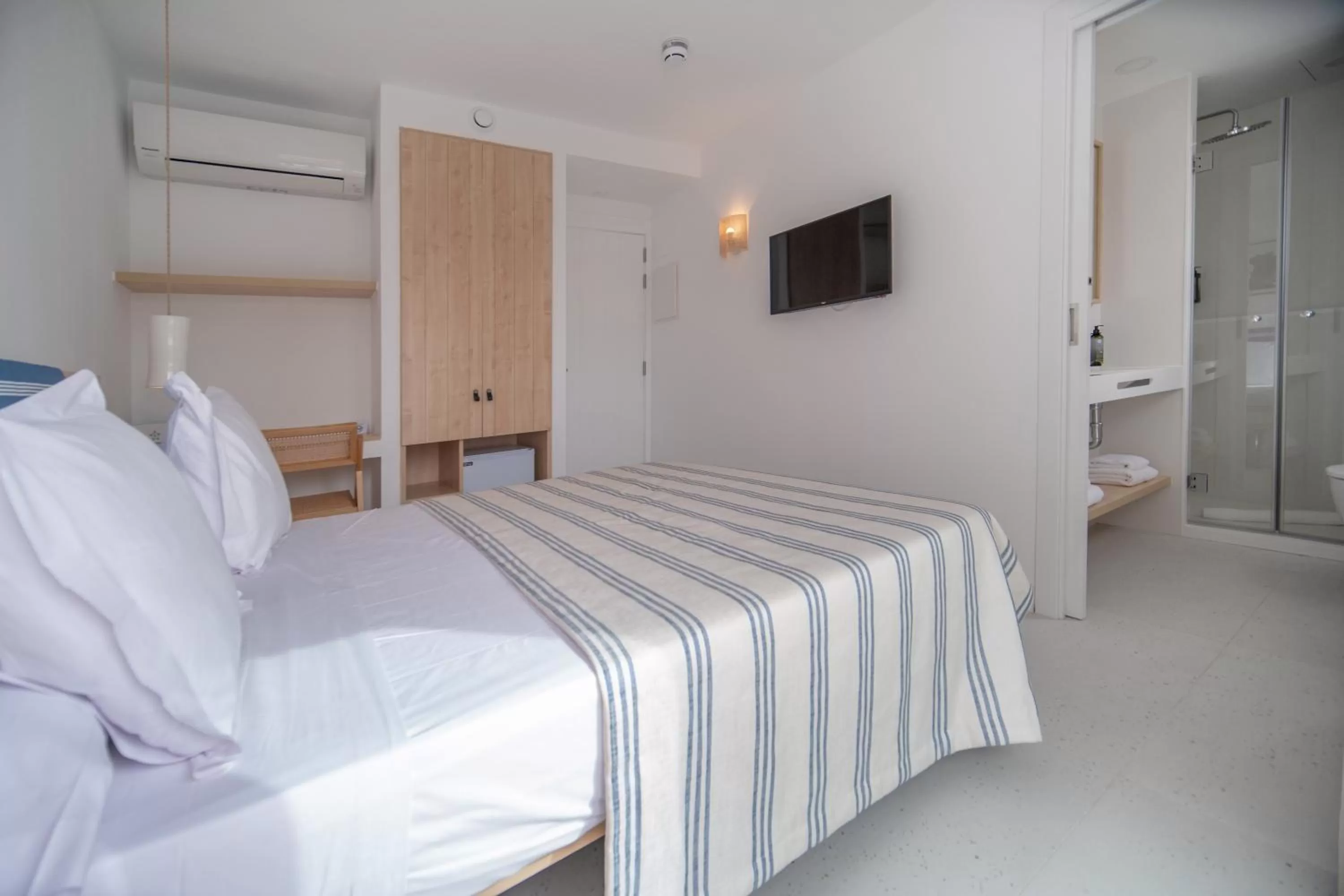 Bedroom, Bed in HOTEL BINI