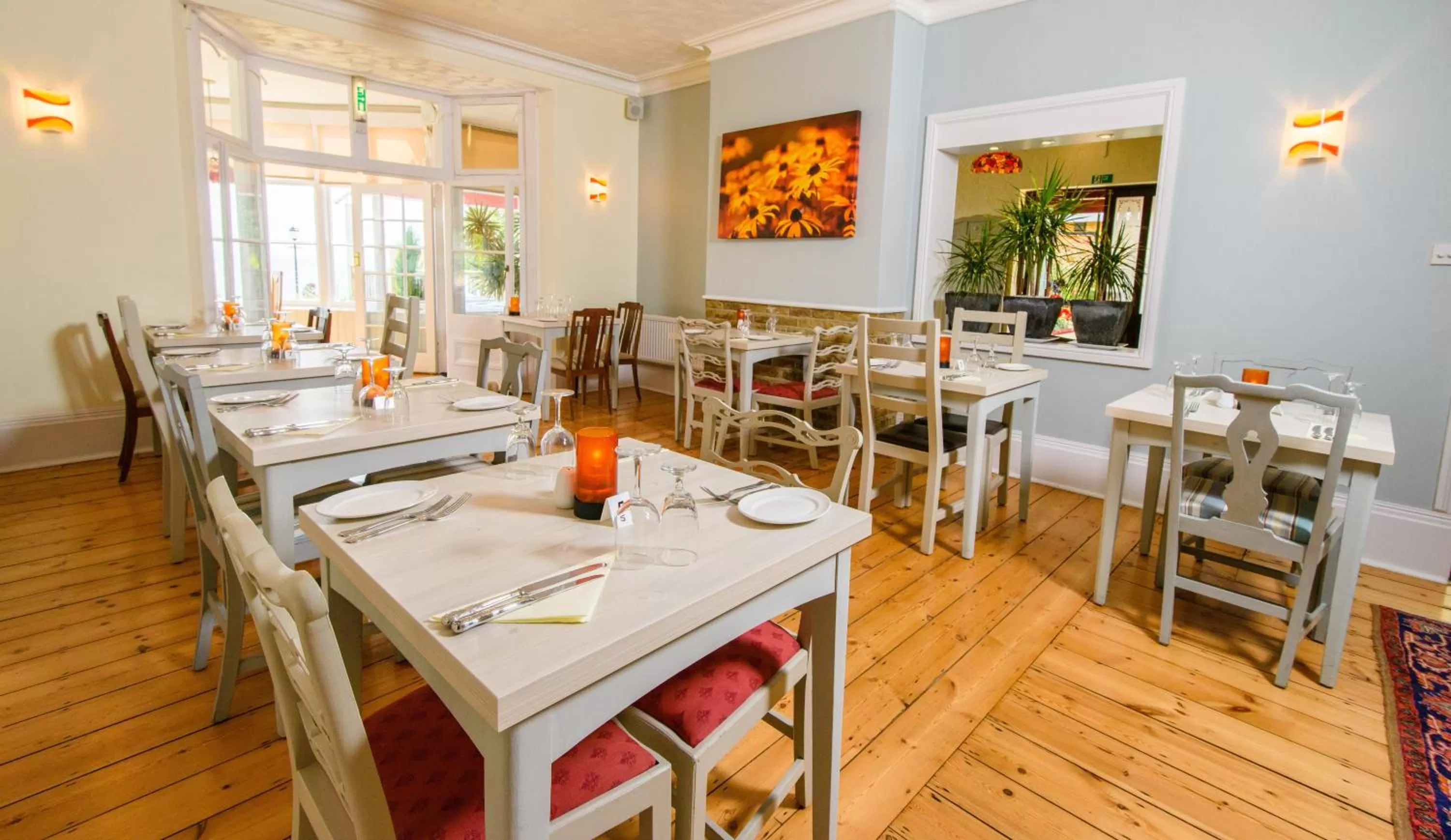 Restaurant/places to eat in The Clifton