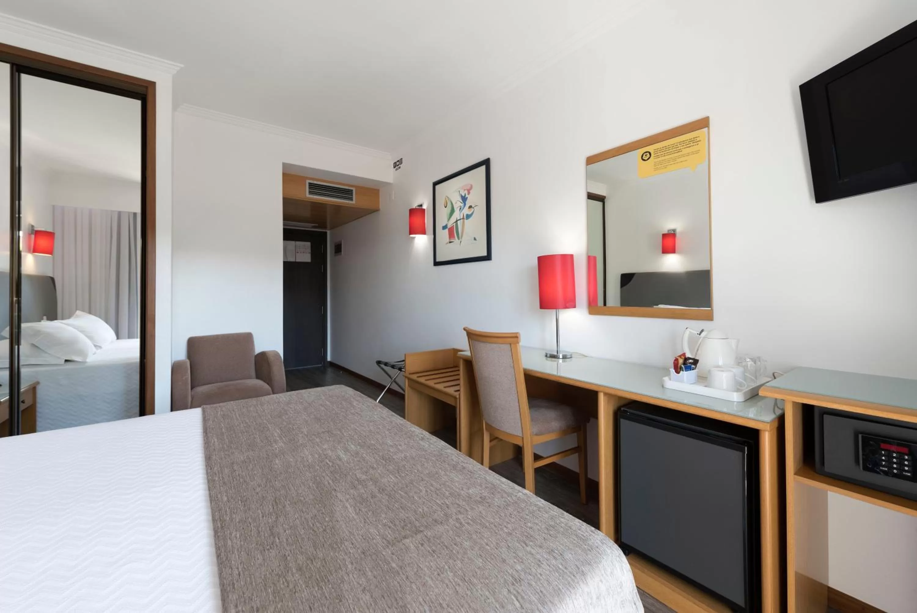 Photo of the whole room, Bed in Varzinn Hotel