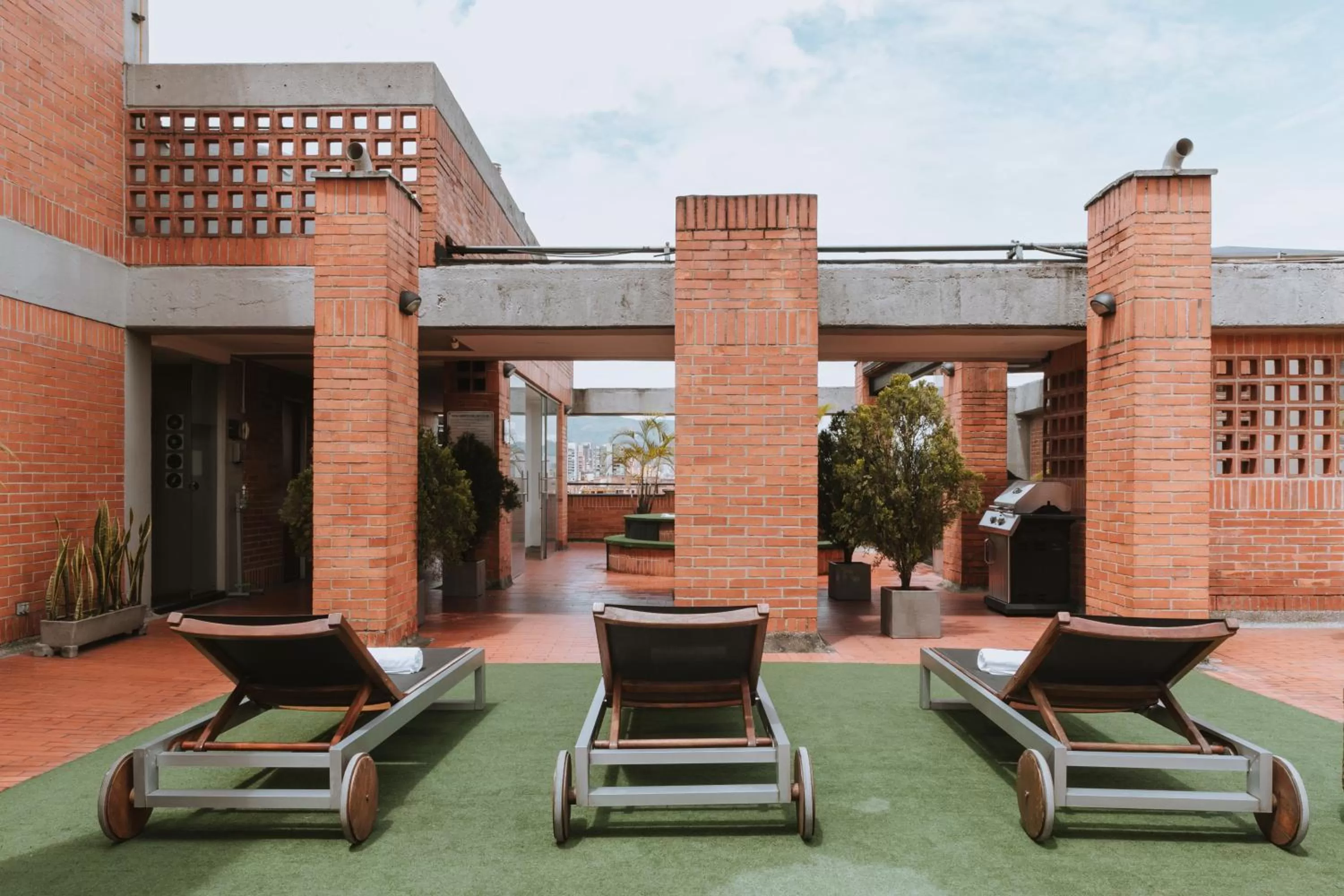 Solarium in Travelers Orange Suites