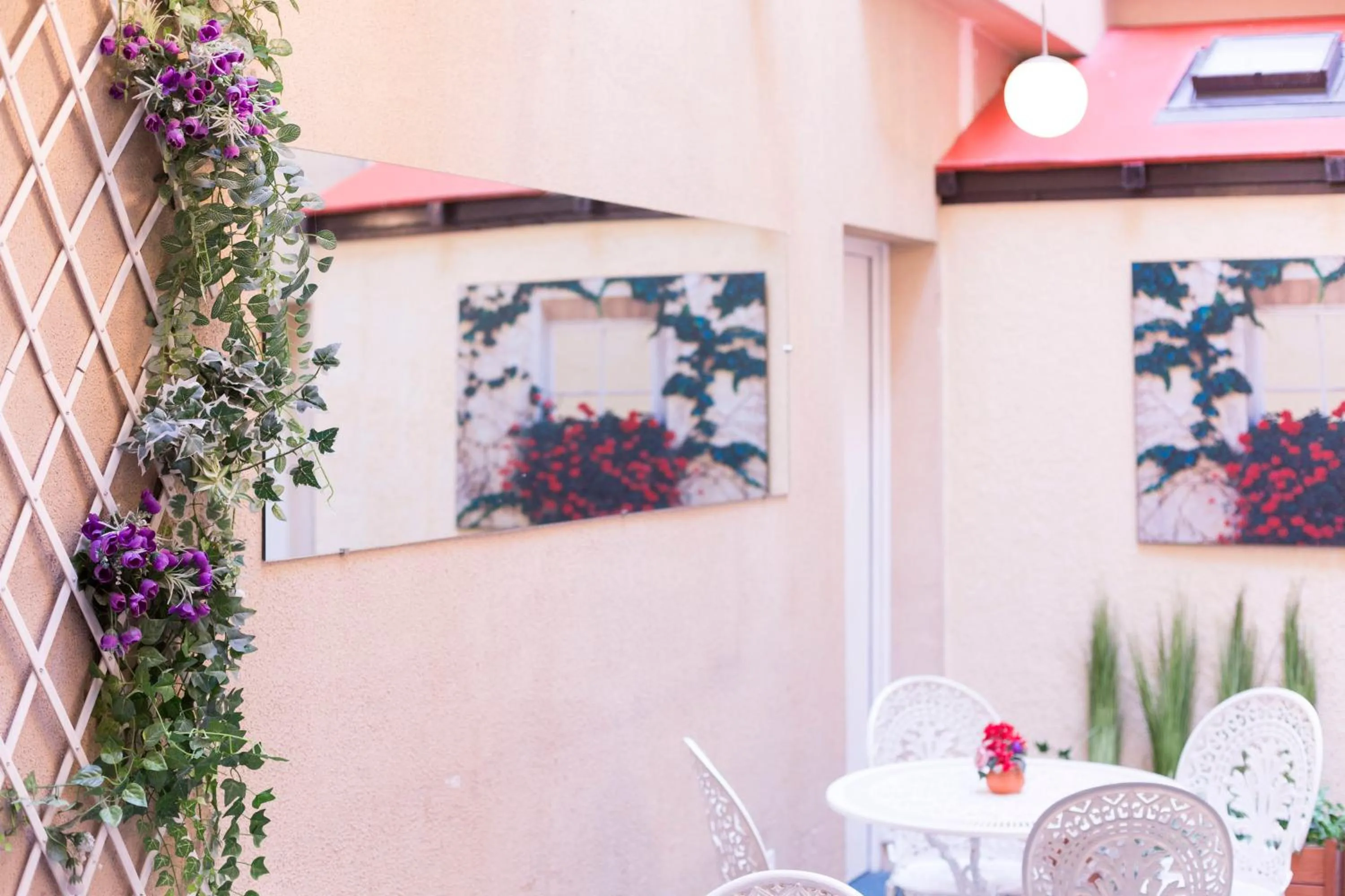 Decorative detail in Hotel Des Arts