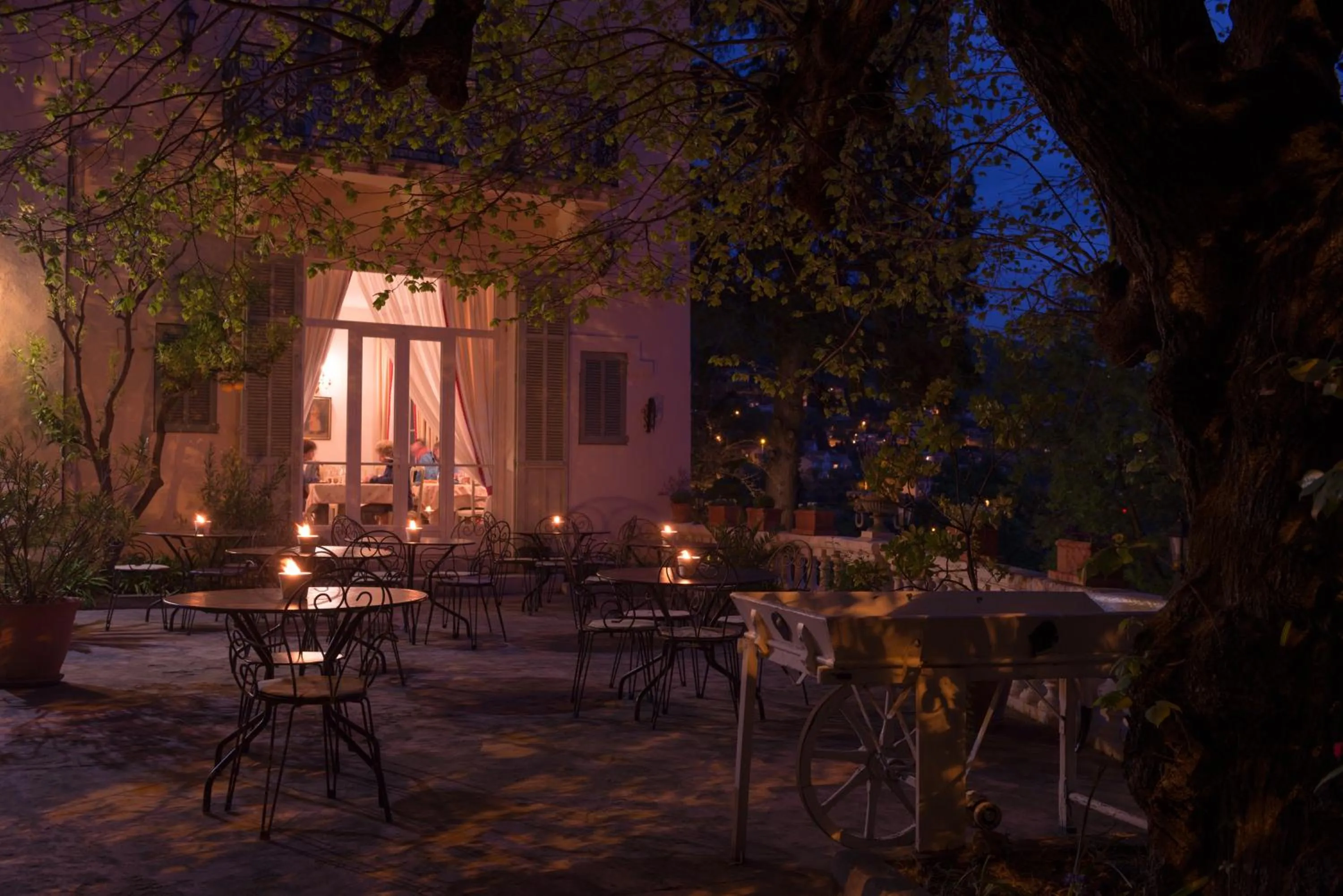 Patio in Logis Hôtel La Bellaudière