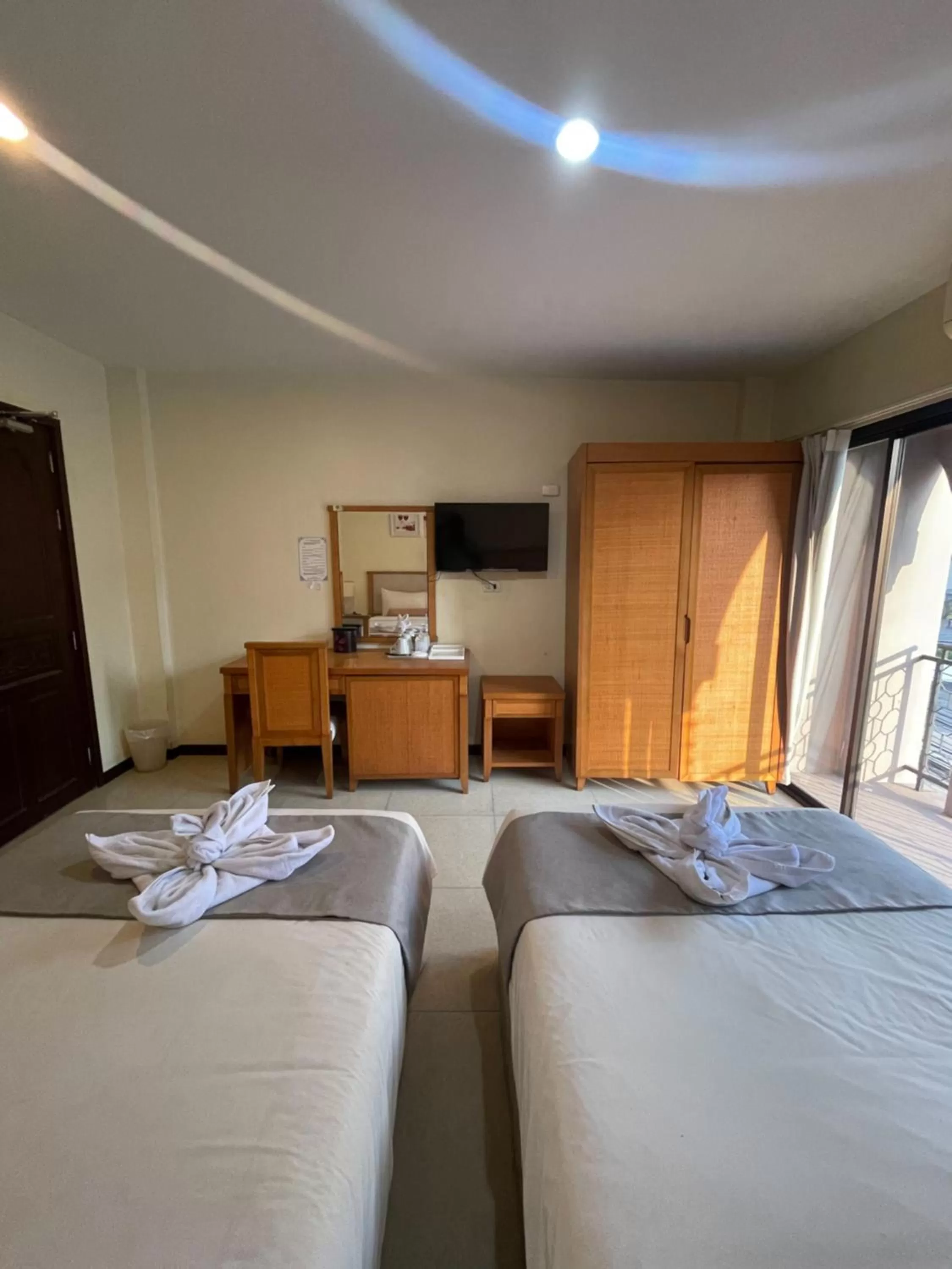 Photo of the whole room, Bed in Babylon Residence Inn pattaya