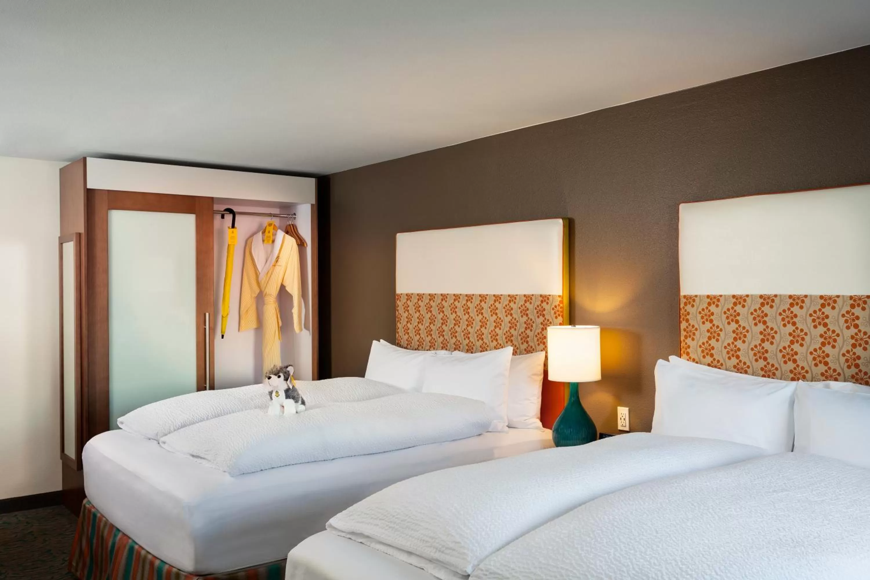 Bedroom, Bed in Staypineapple, University Inn, University District Seattle