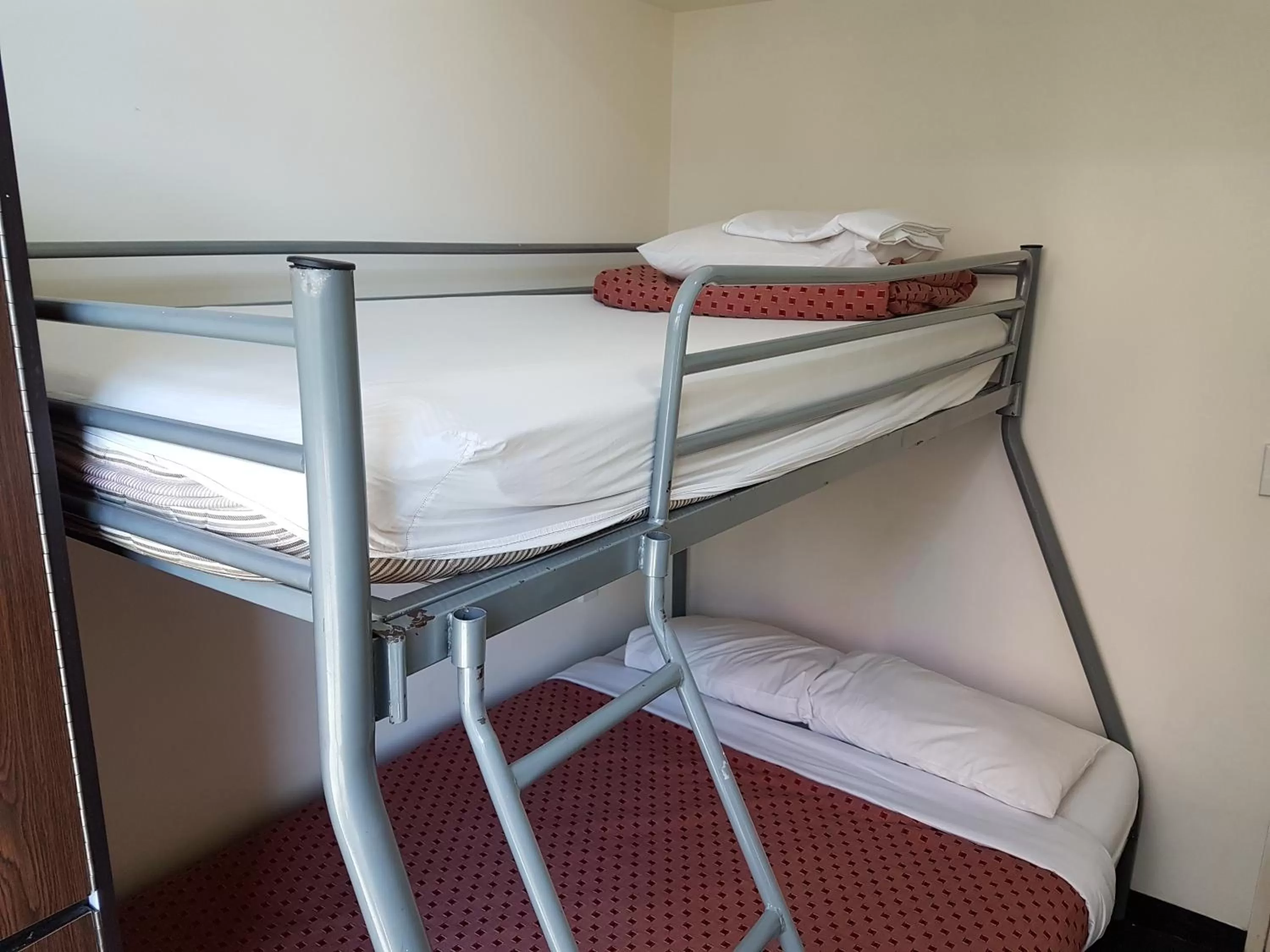 Bed in 790 on George Backpackers