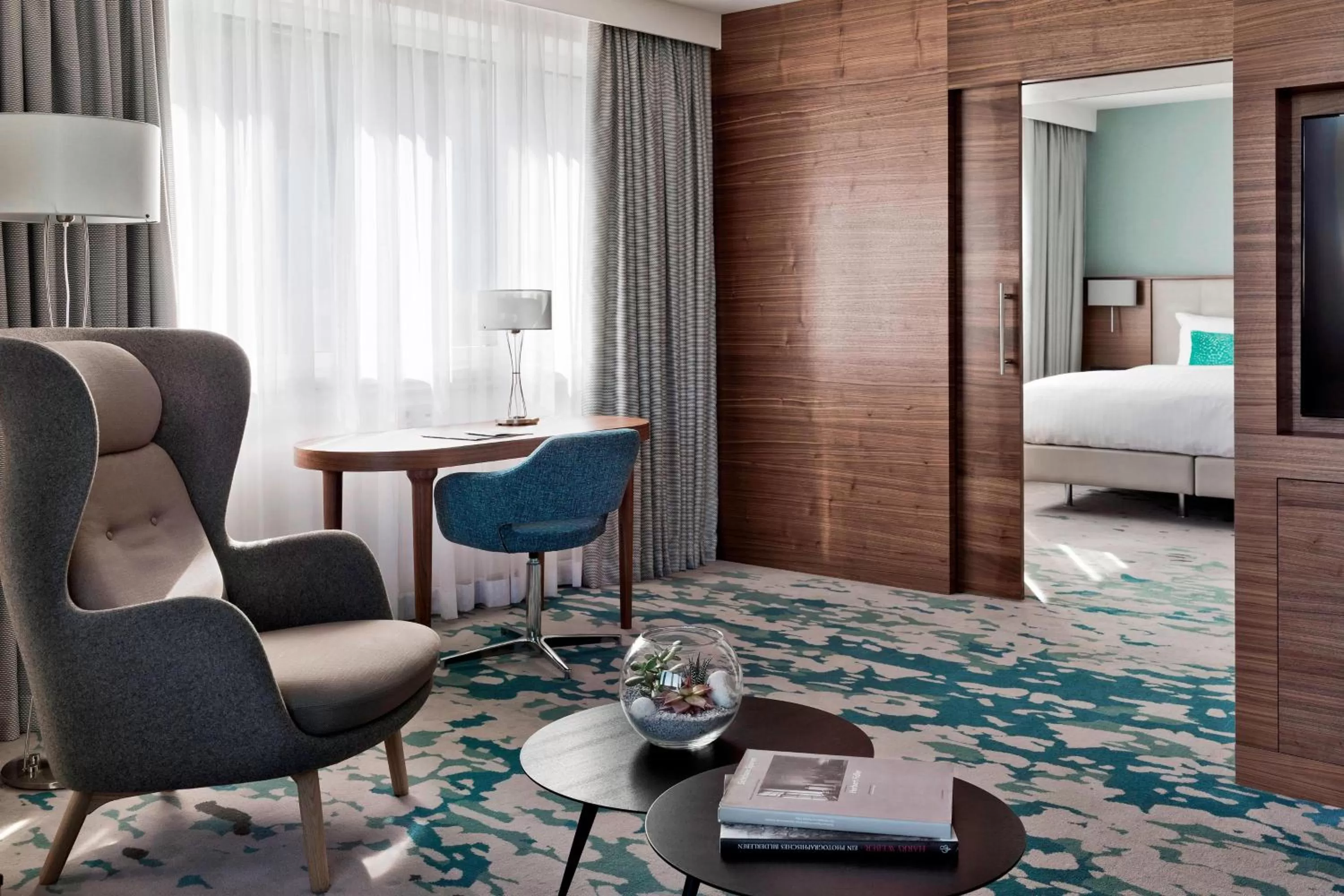 Photo of the whole room, Bed in Vienna Marriott Hotel