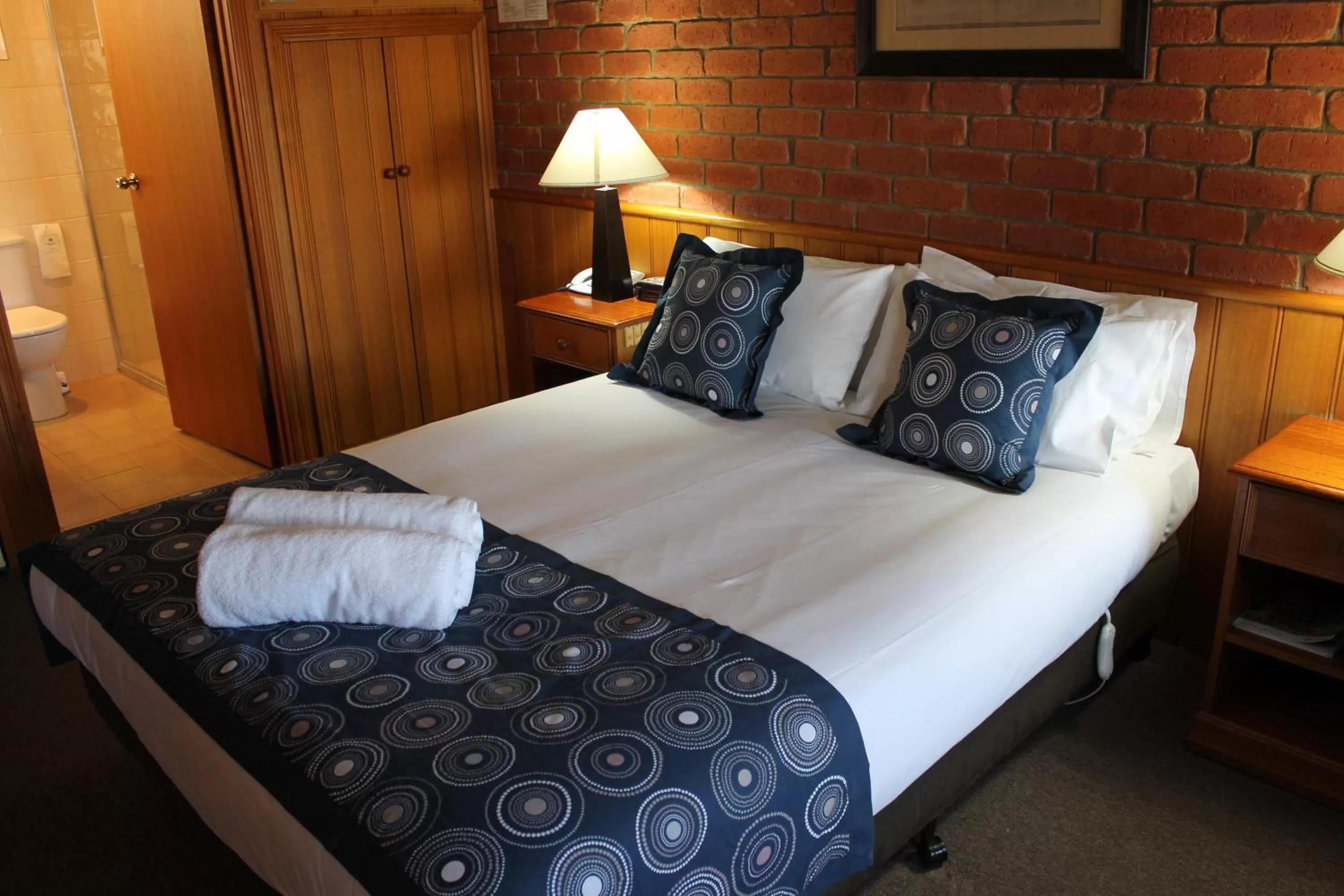 Bed in Bakery Hill Motel