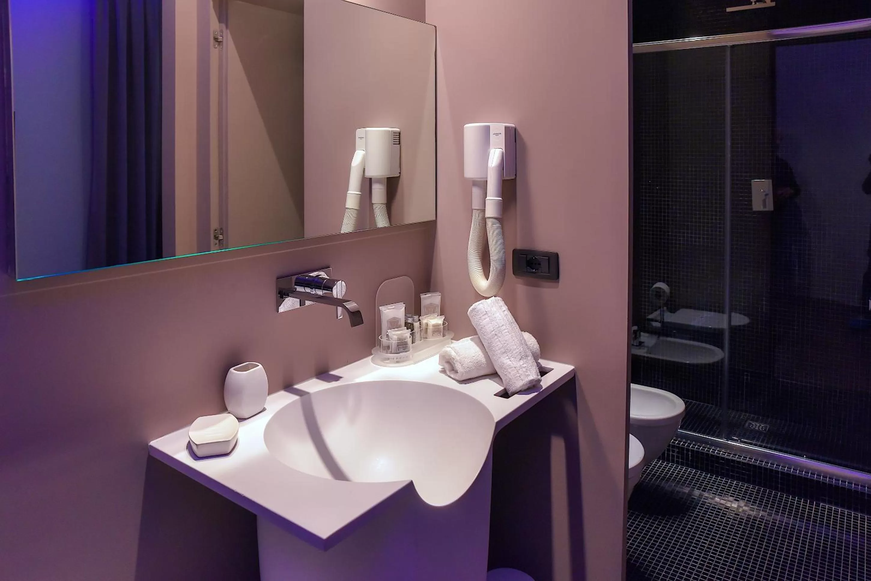 Shower in Le Camp Suite & Spa