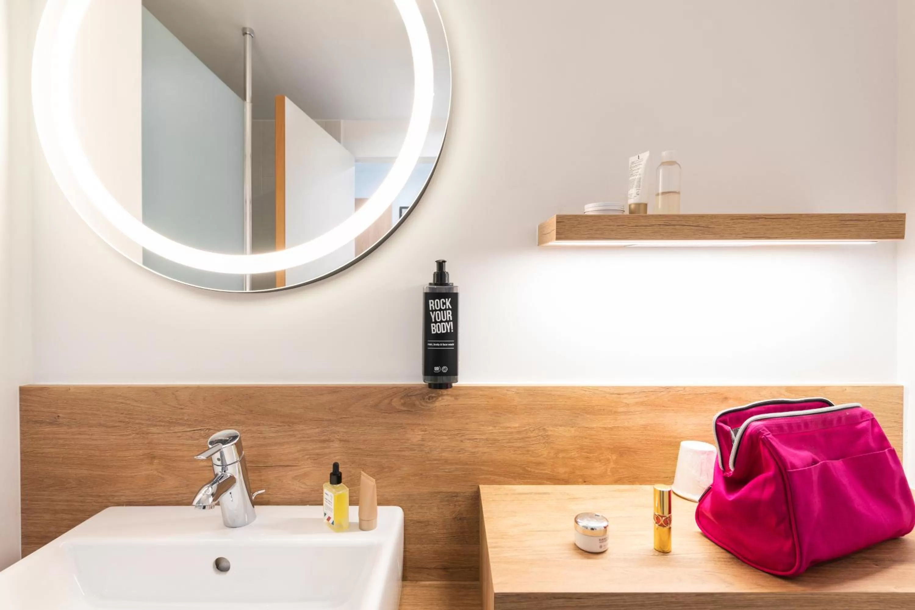 Bathroom in ibis Lyon Sud Oullins