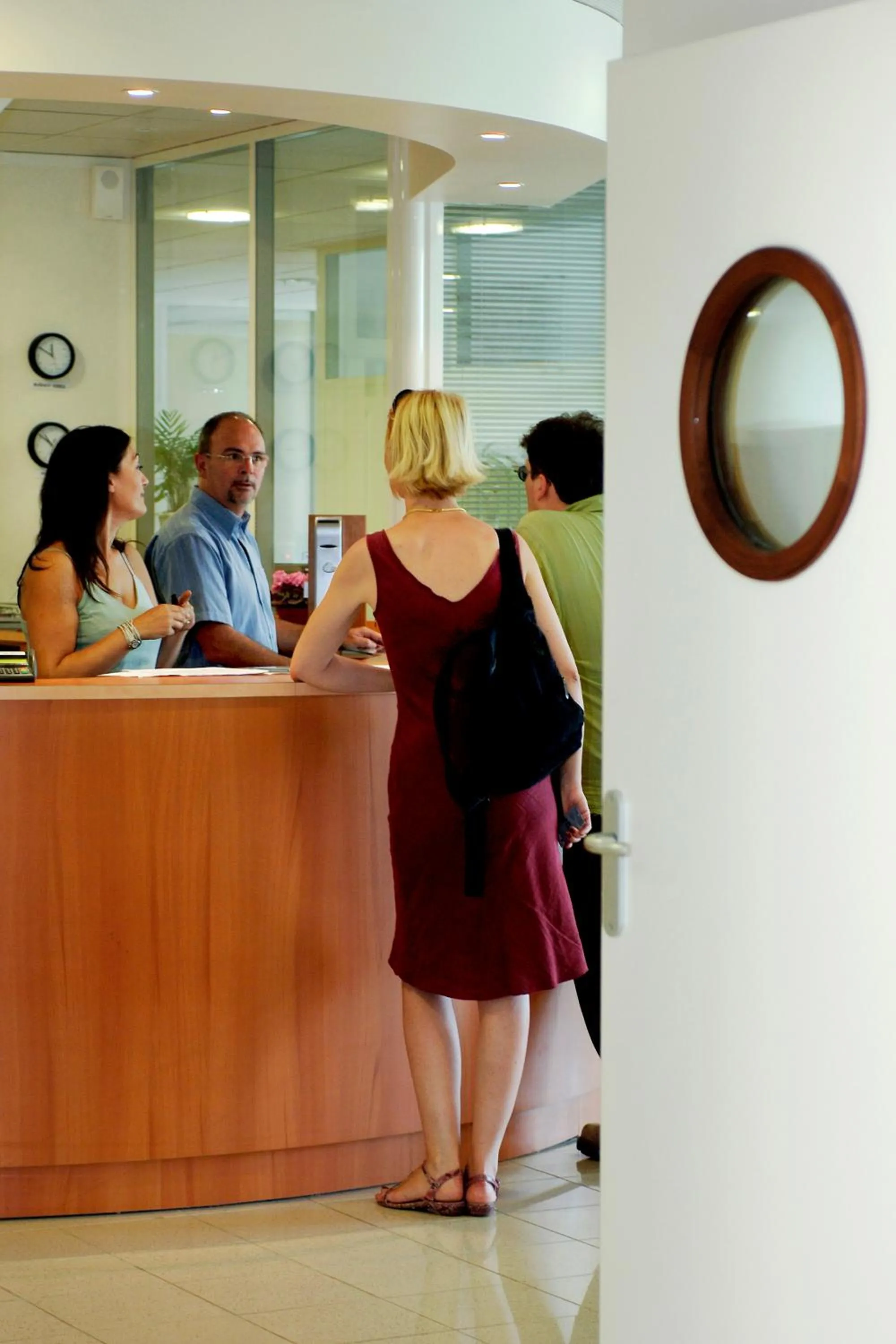 Staff in ETHIC ETAPES DIJON Accueil 24h24 et parking gratuit