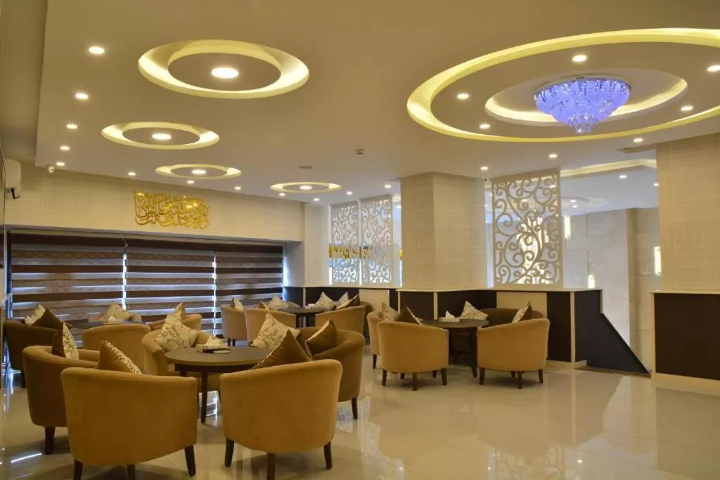 Restaurant/Places to Eat in Park Plaza Hotel