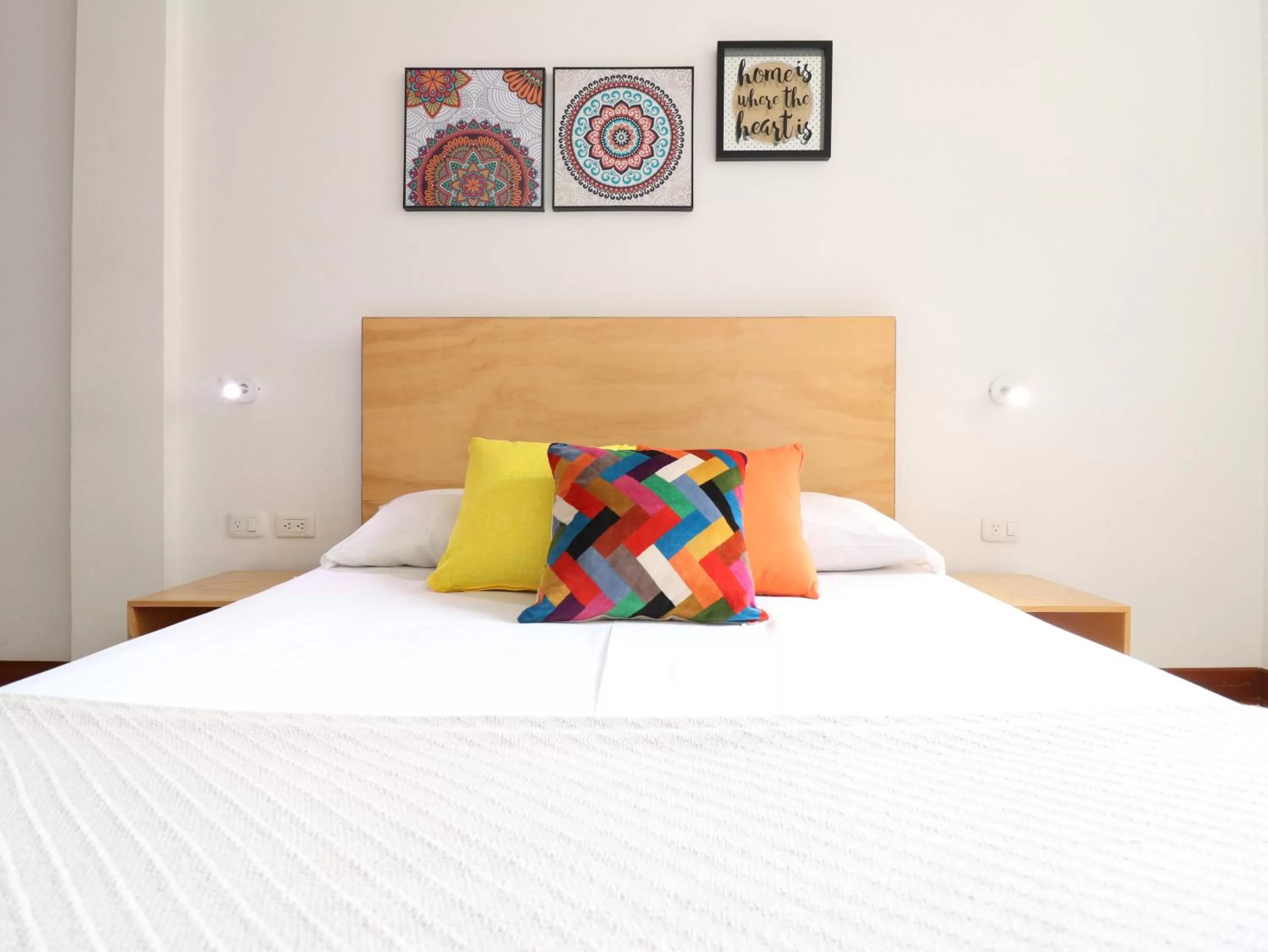 Bedroom, Bed in 554 Apartments