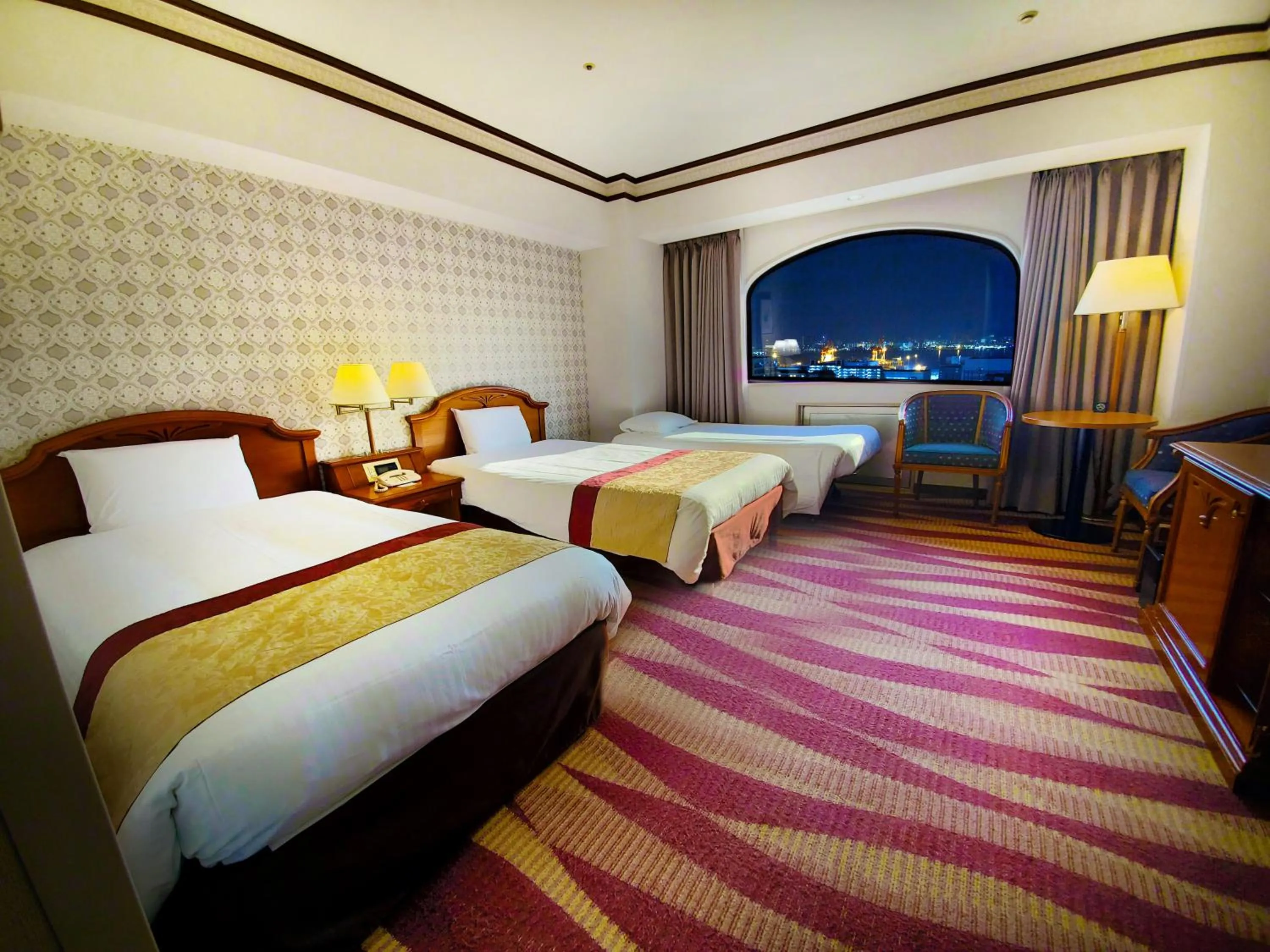 Photo of the whole room, Bed in Hotel Plaza Kobe