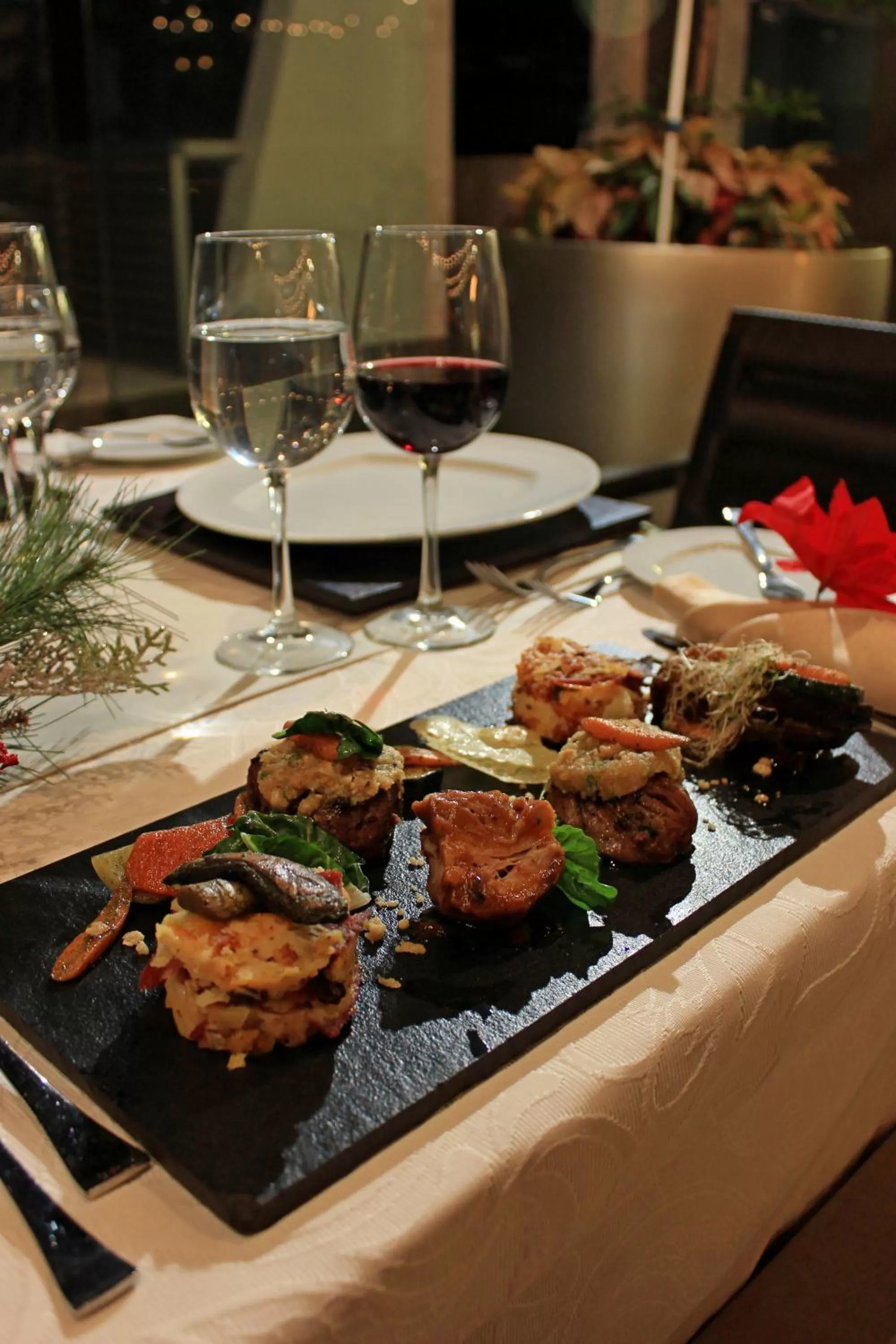 Restaurant/places to eat in Hotel Poseidon