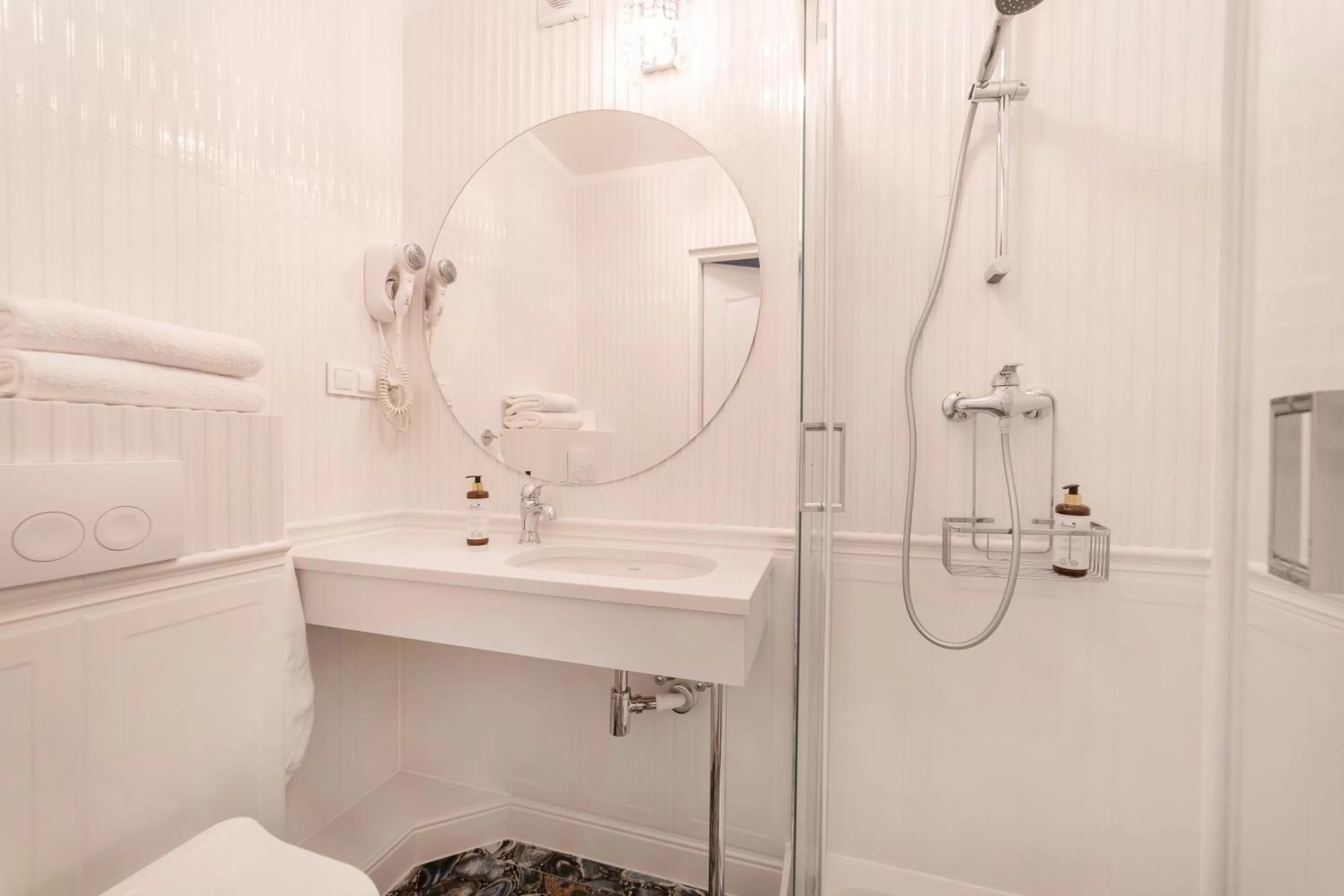 Bathroom in Pensjonat & Restauracja Admirał