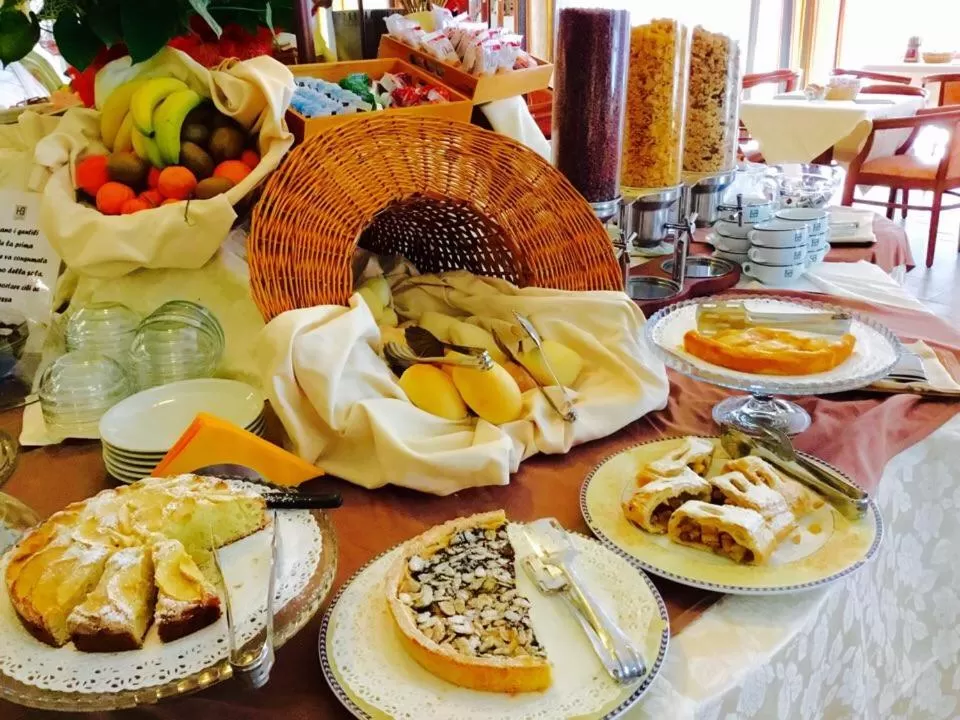 Restaurant/places to eat in Hotel Grazia Deledda