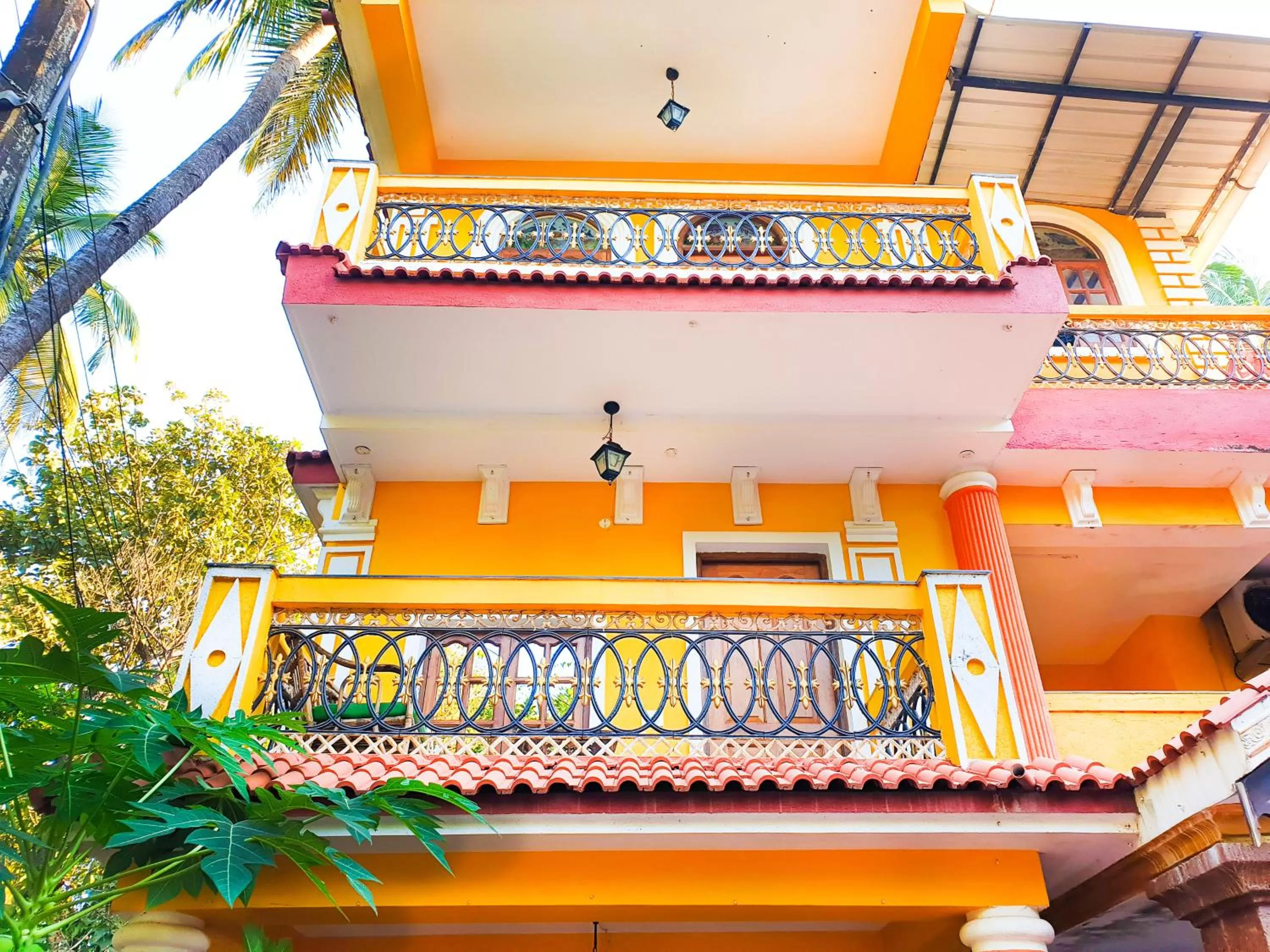 Property building in Casa Salvador