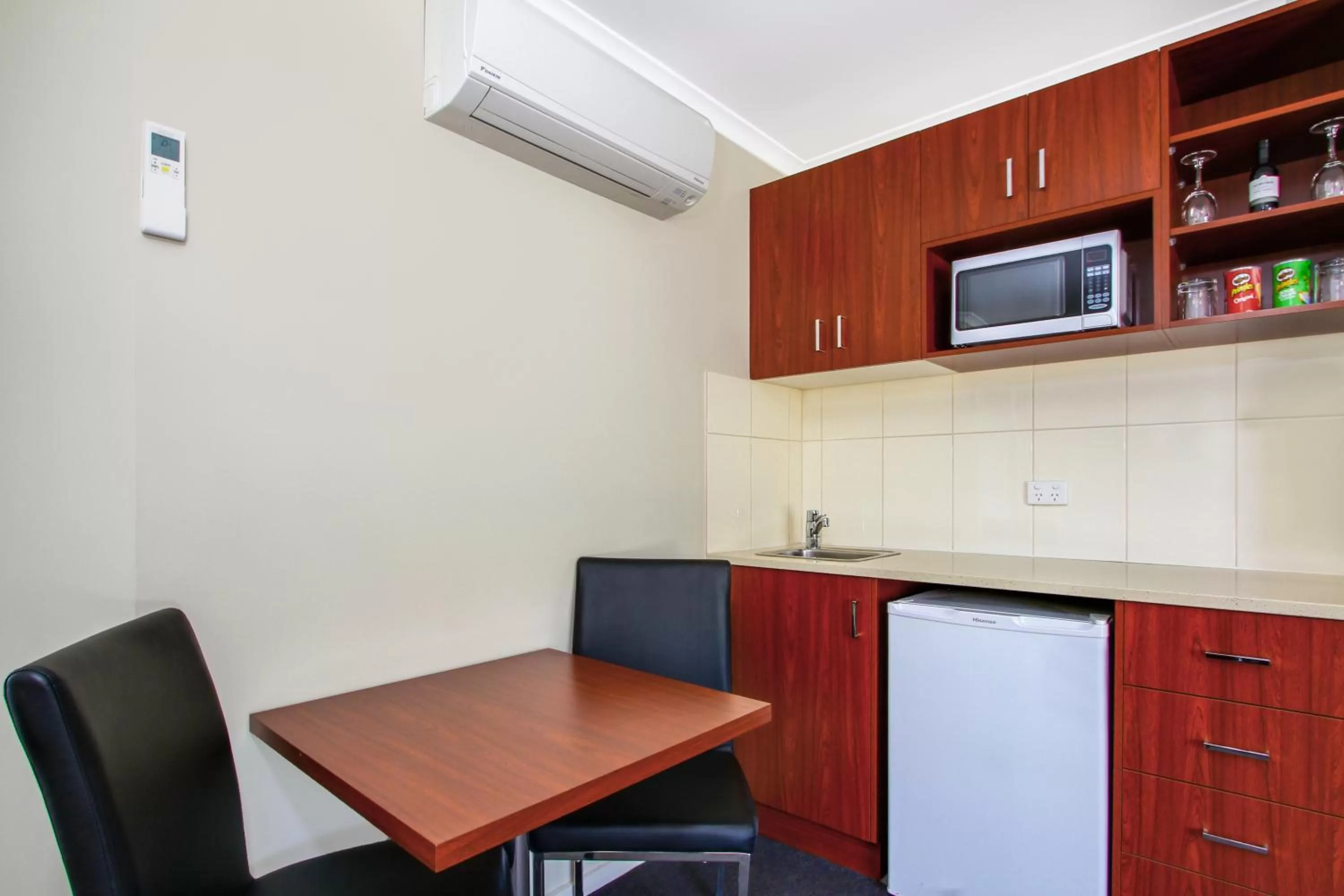 Dining area in Thunderbird Motel Yass